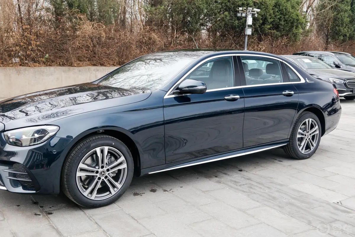 奔驰E级改款 E 260 L 运动型外观