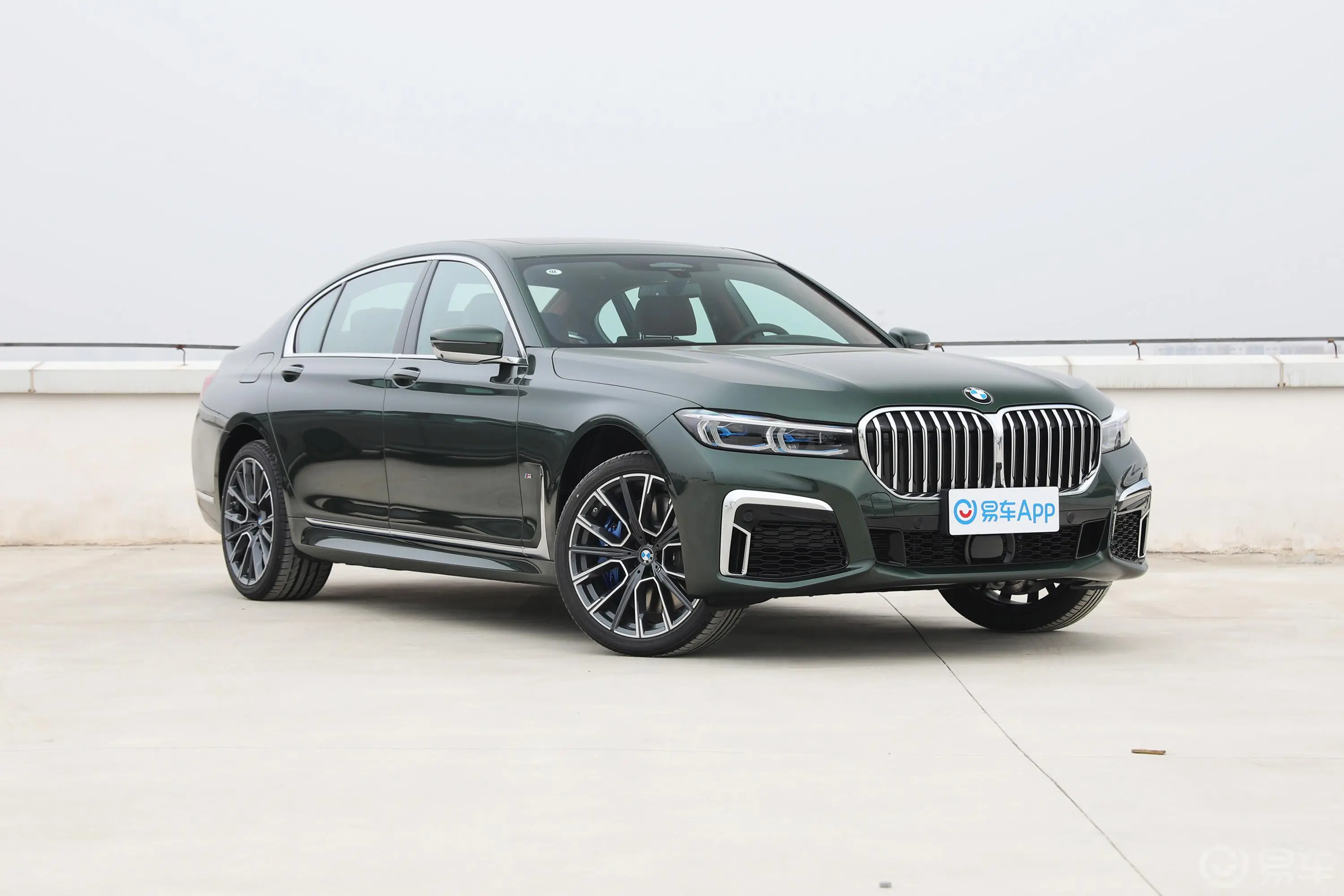 宝马7系740Li xDrive 行政型 M运动套装外观