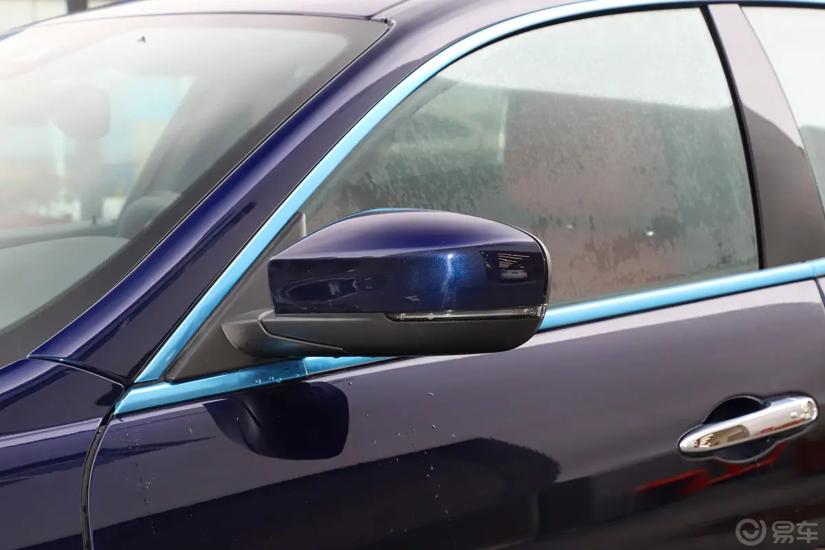 Quattroporte3.0T 豪华版主驾驶后视镜背面