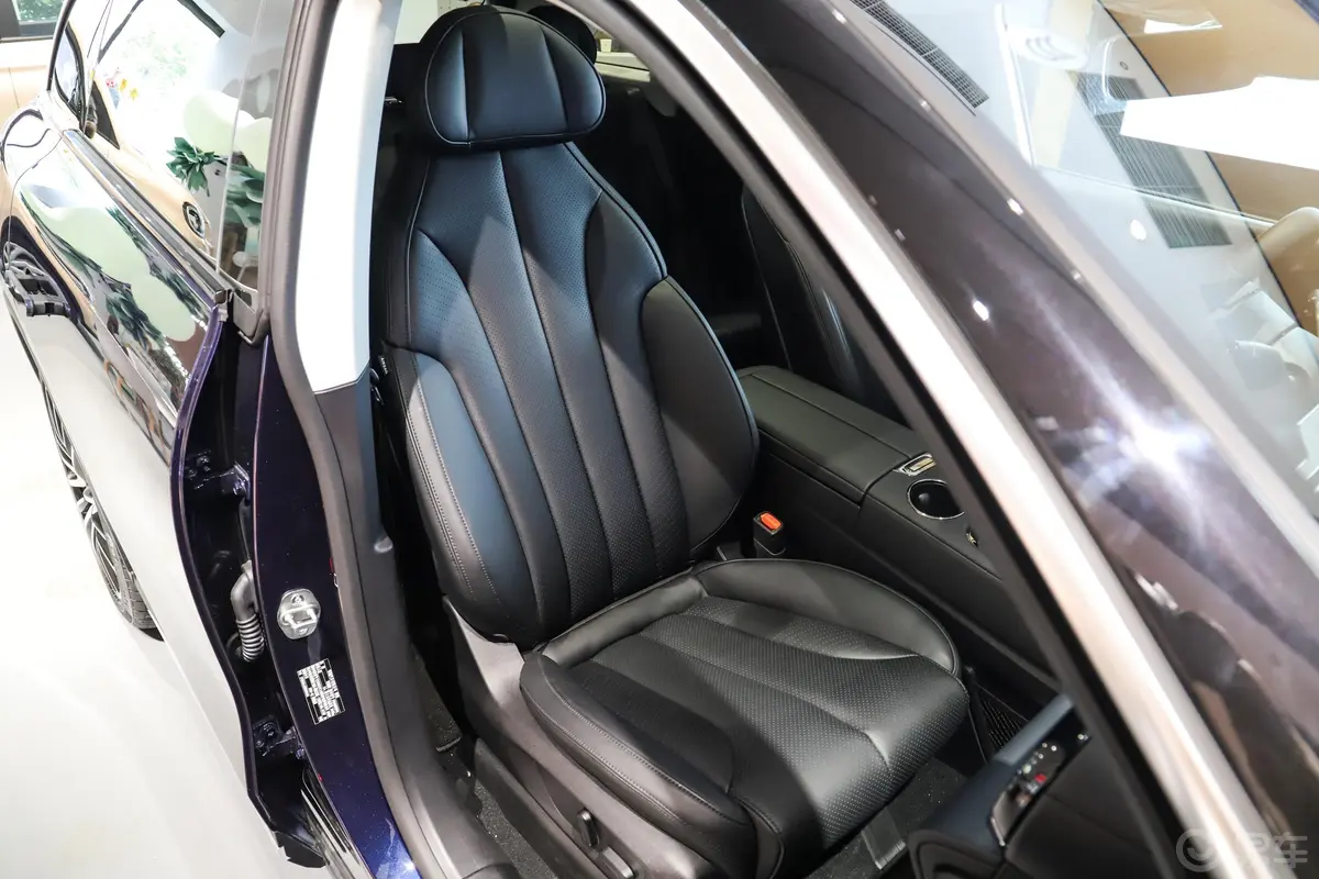 零跑C11 纯电动改款 510km 豪华版 磷酸铁锂副驾驶座椅