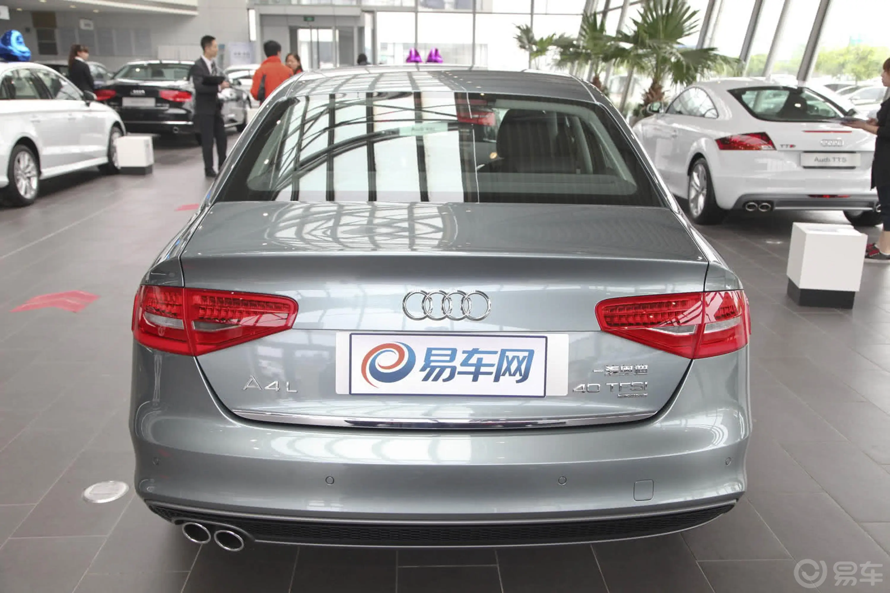 奥迪A4L40 TFSI quattro 个性运动型外观