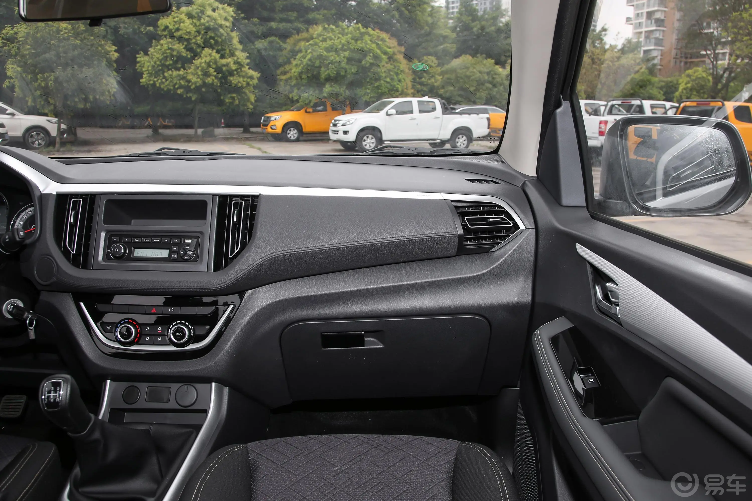 瑞迈2.4T 四驱标轴舒适版 汽油副驾驶位区域
