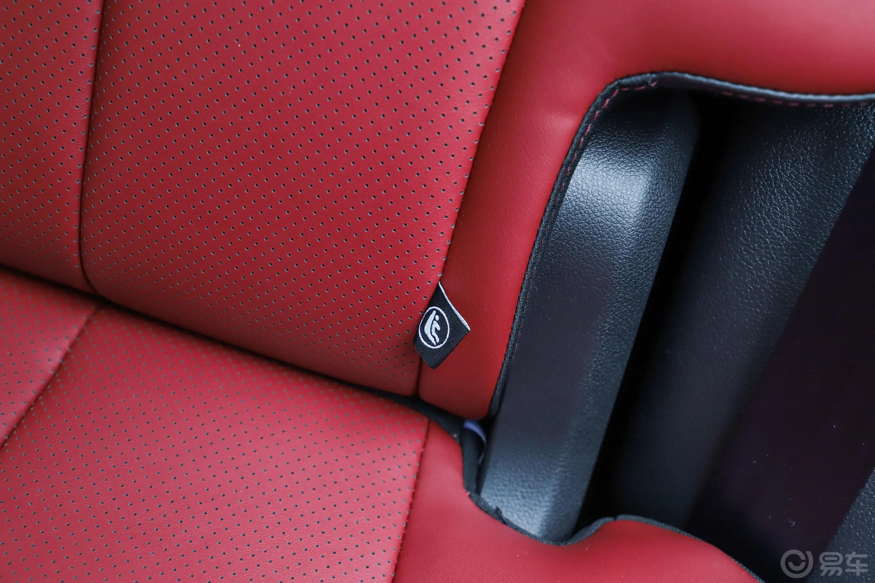 长安欧尚X7 PLUS蓝鲸版 1.5T 双离合红版 5座儿童座椅接口