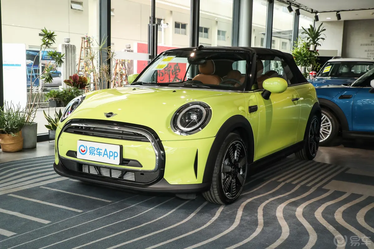 MINI CABRIO1.5T COOPER CABRIO The Coopers 纪念版侧前45度车头向左水平
