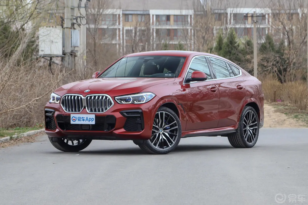 宝马X6xDrive40i 尊享型 M运动套装侧前45度车头向左水平