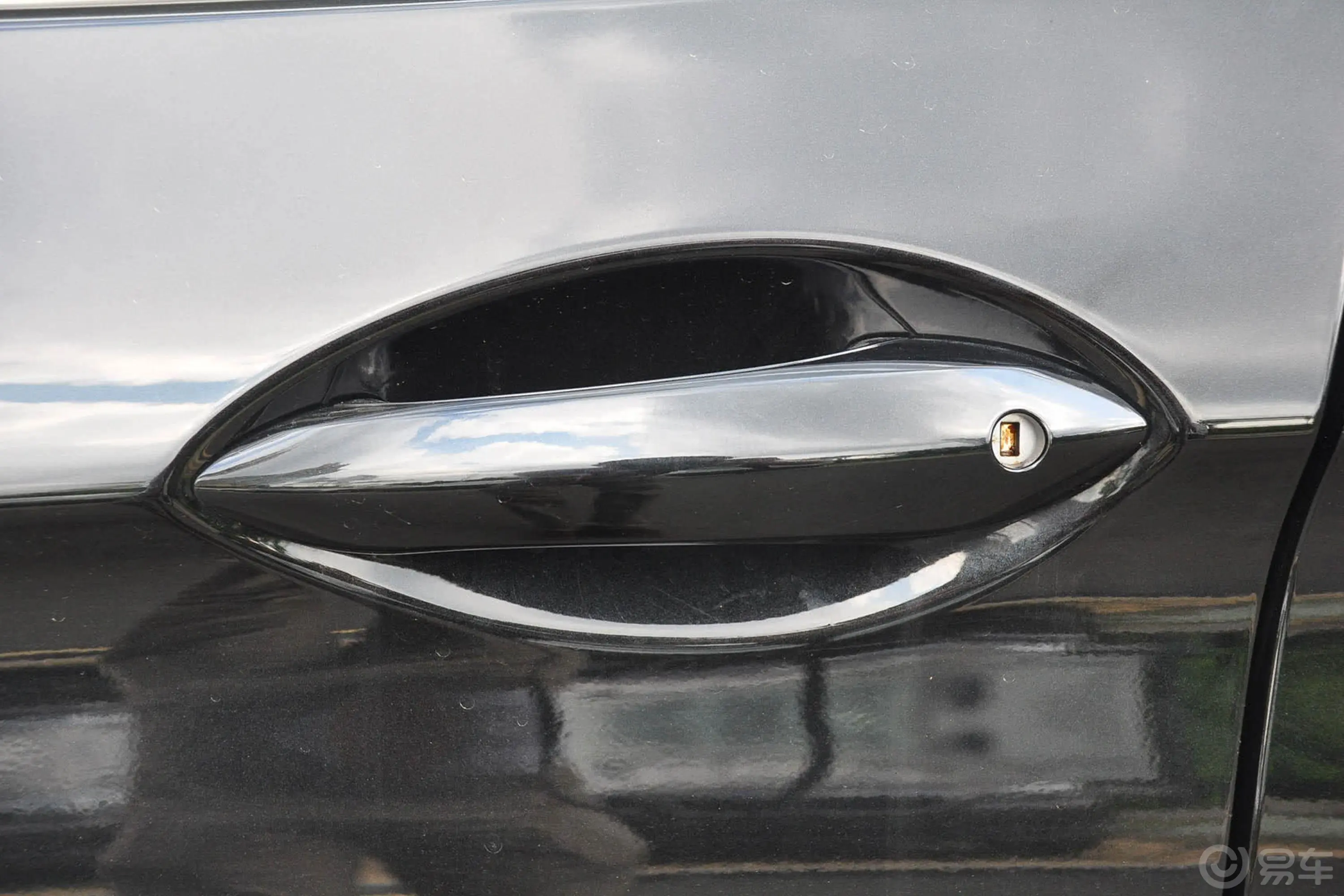 宝马5系523Li 豪华型外观