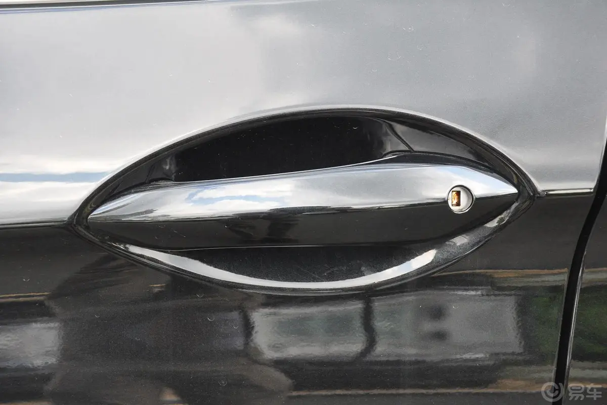 宝马5系523Li 豪华型外观