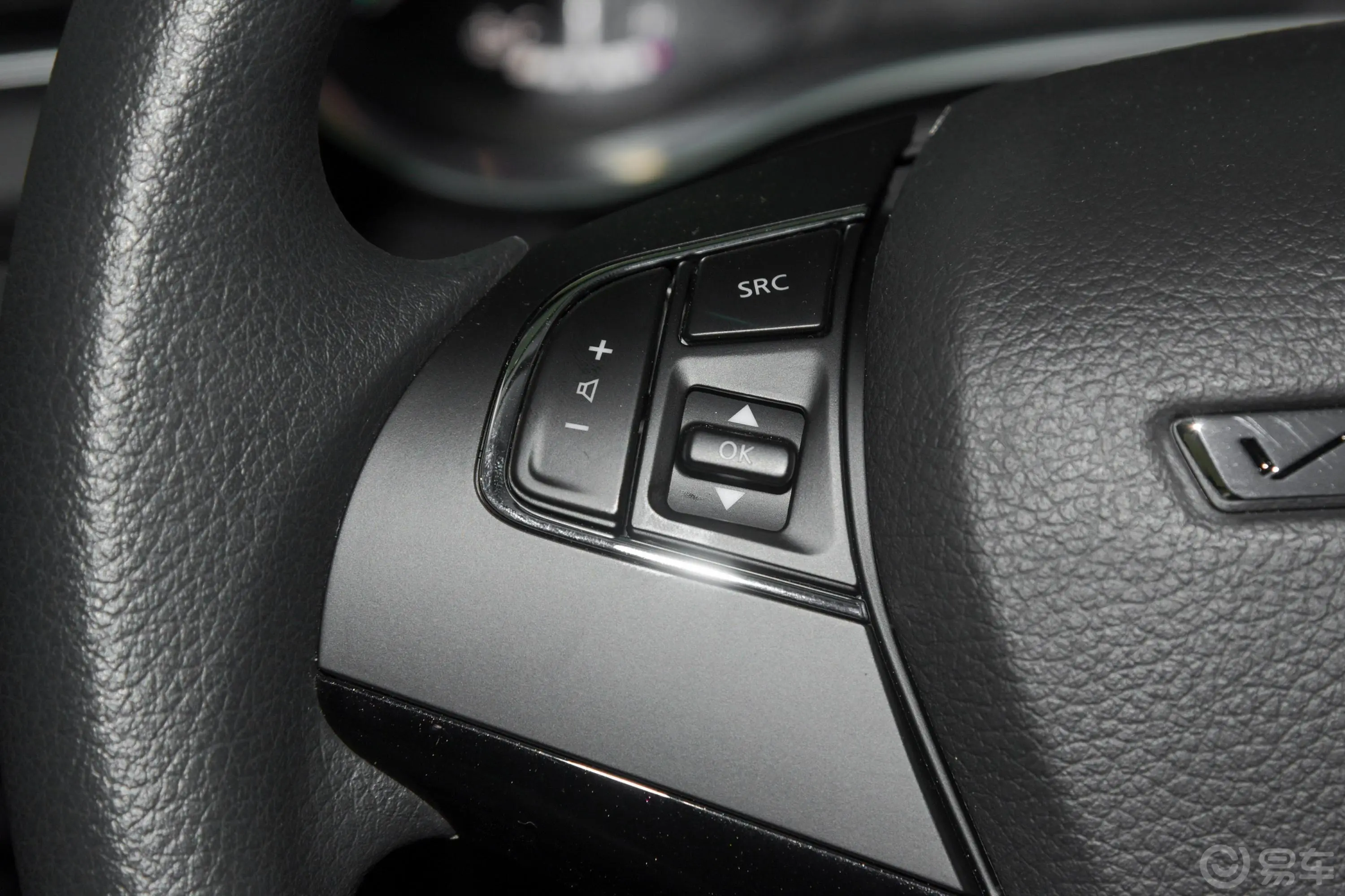 启辰D60 EV410km 标准续航 舒适版左侧方向盘功能按键