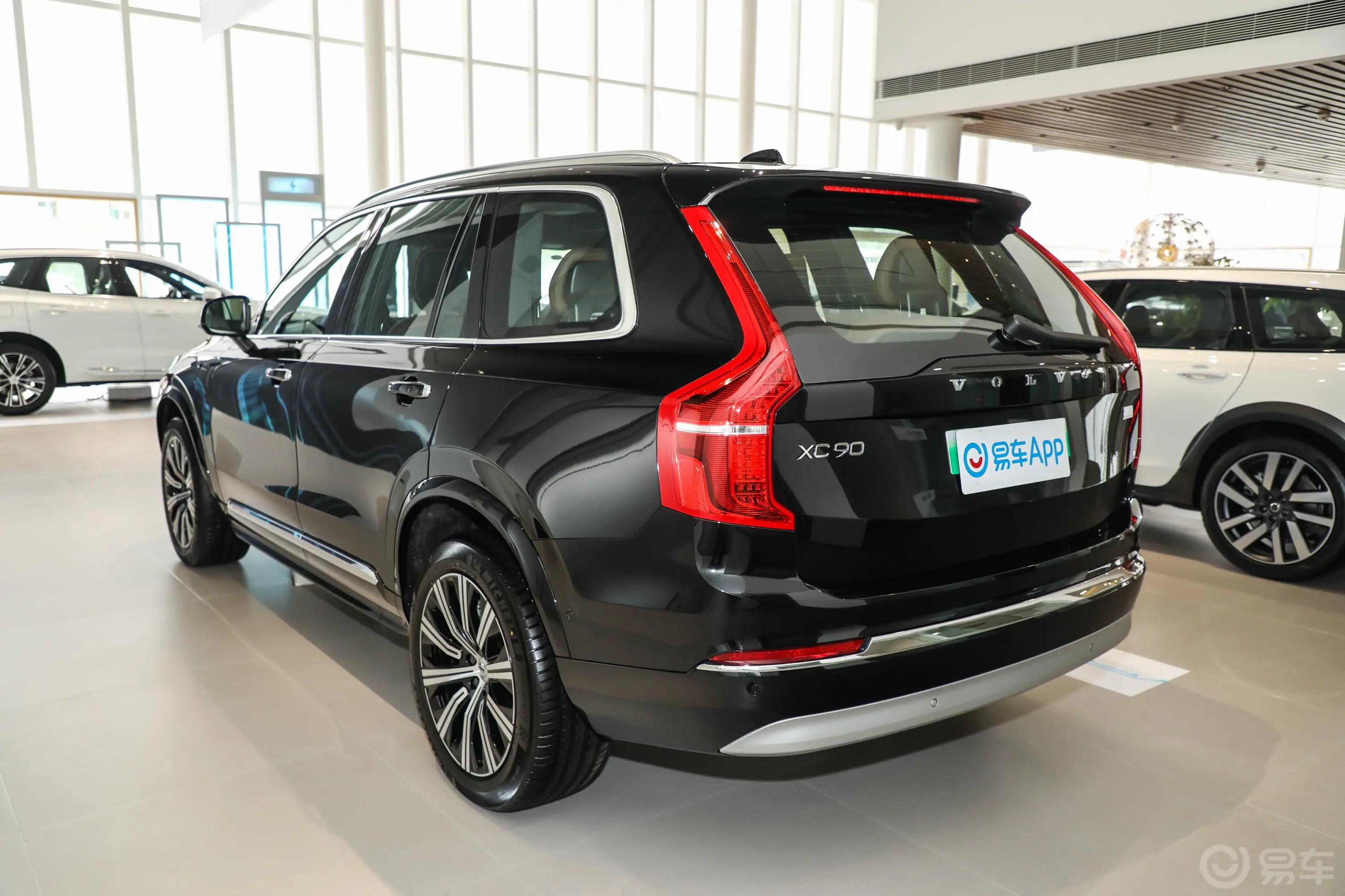 沃尔沃XC90 RECHARGE改款 T8 59km 智尊豪华版侧后45度车头向左水平