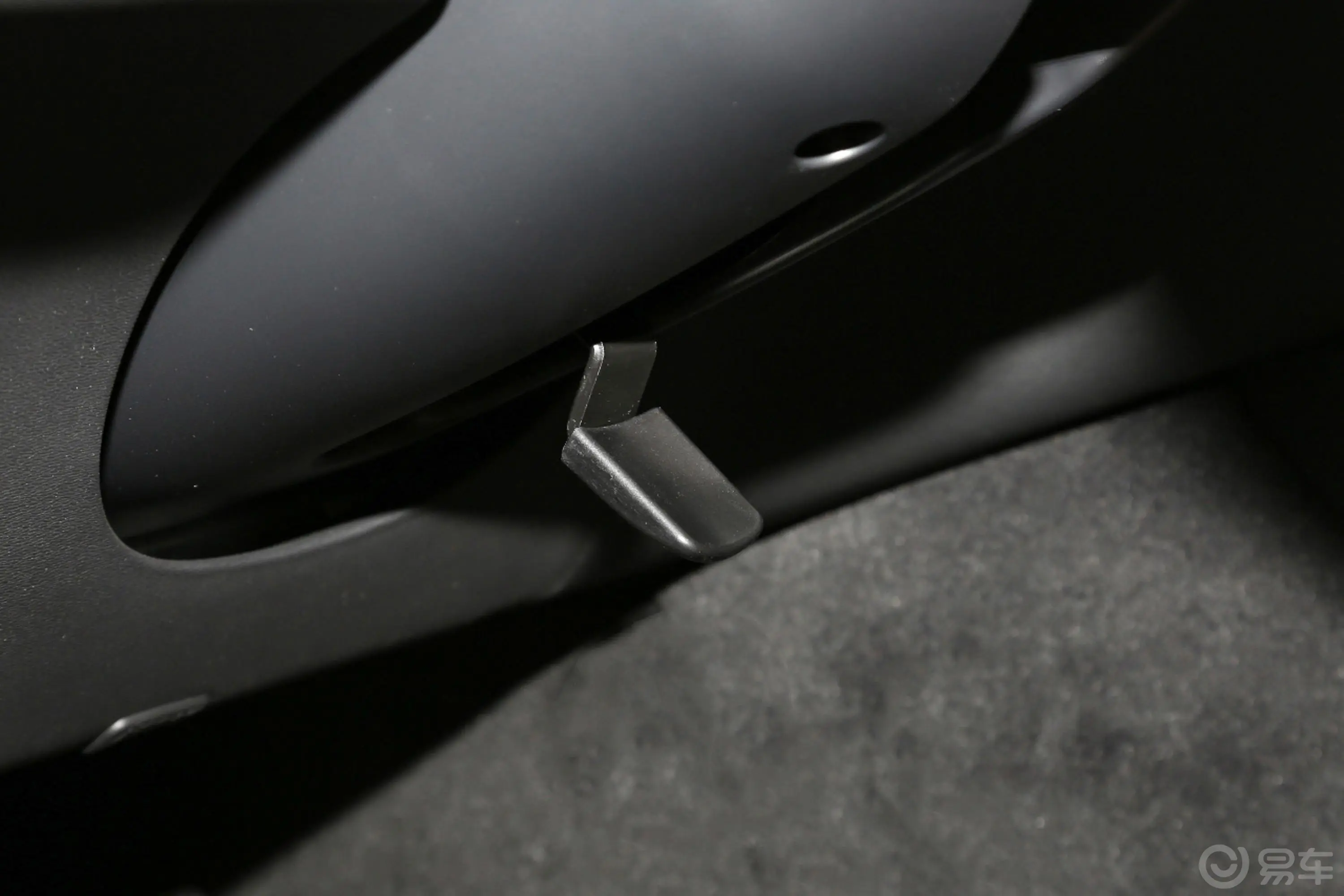 沃尔沃XC60新能源改款 T8 长续航 智雅豪华版方向盘调节
