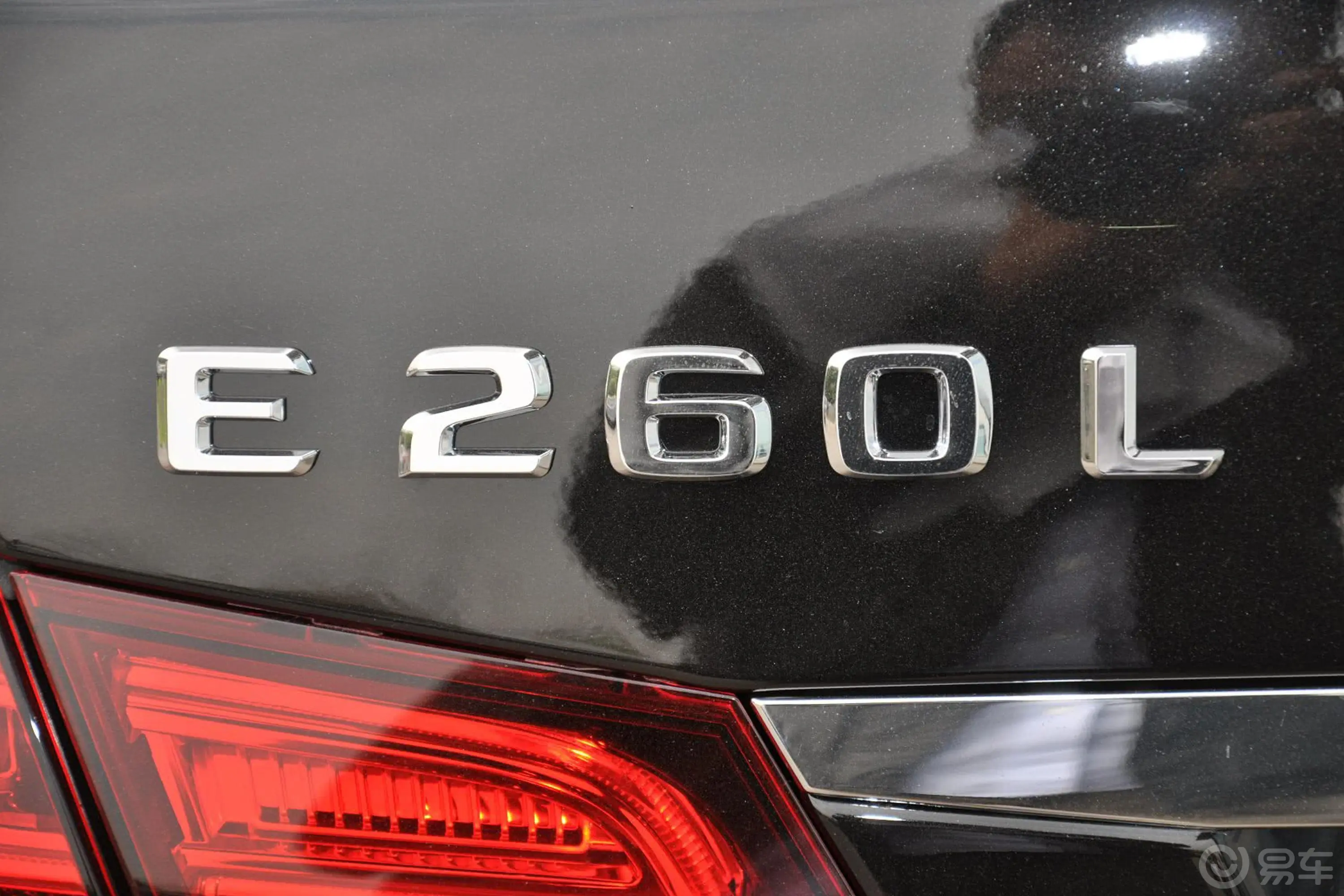 奔驰E级E260L 运动豪华型外观
