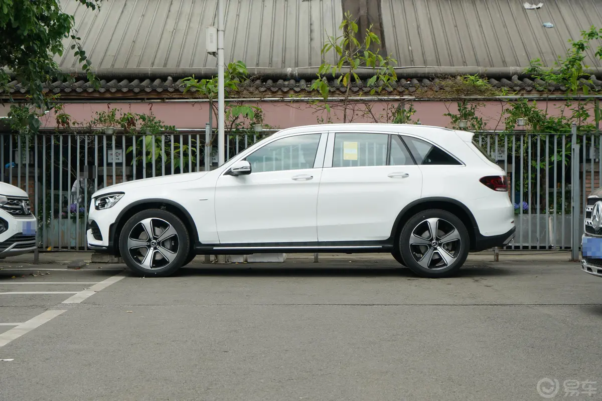 奔驰GLCGLC 300 L 4MATIC 动感型臻藏版外观