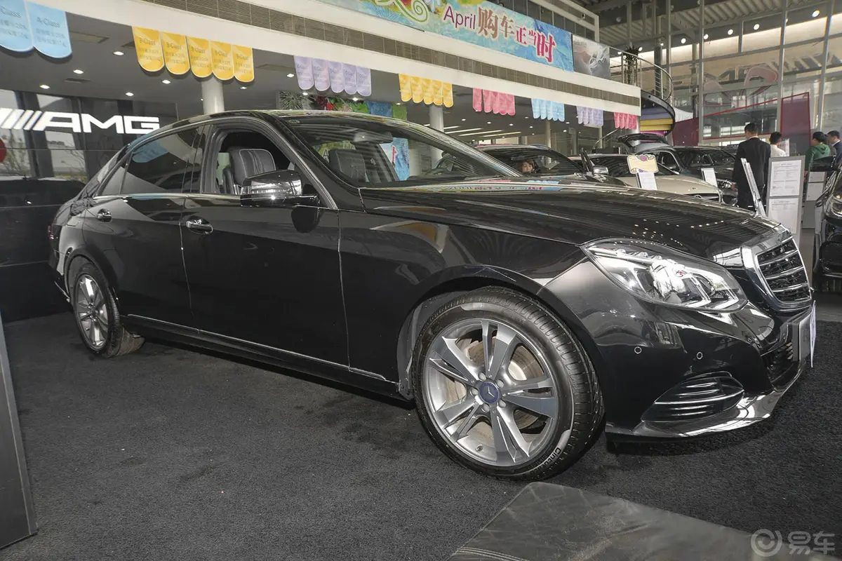 奔驰E级E 320 L 豪华型 4MATIC 轿车外观