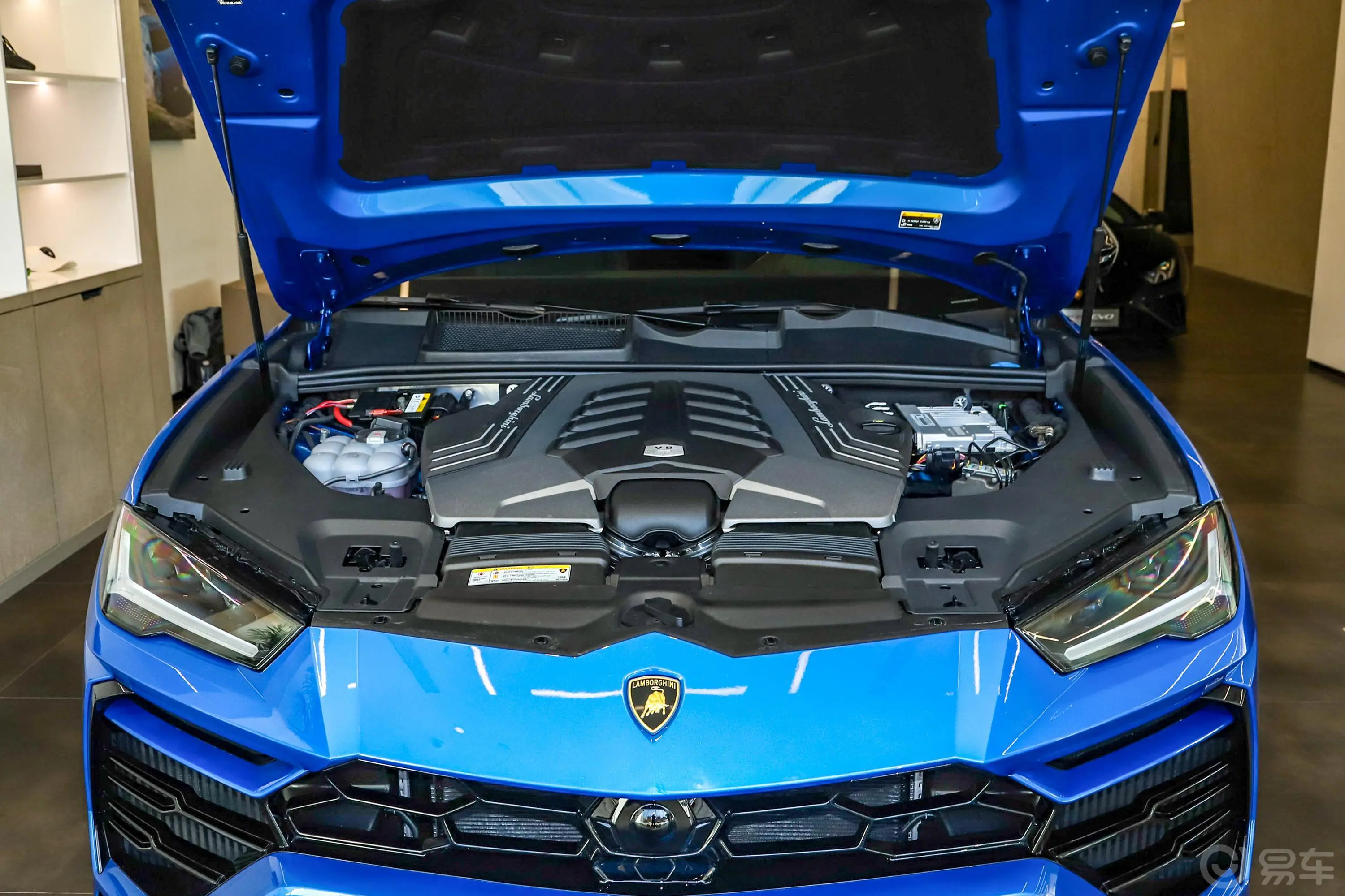 Urus4.0T V8发动机舱整体