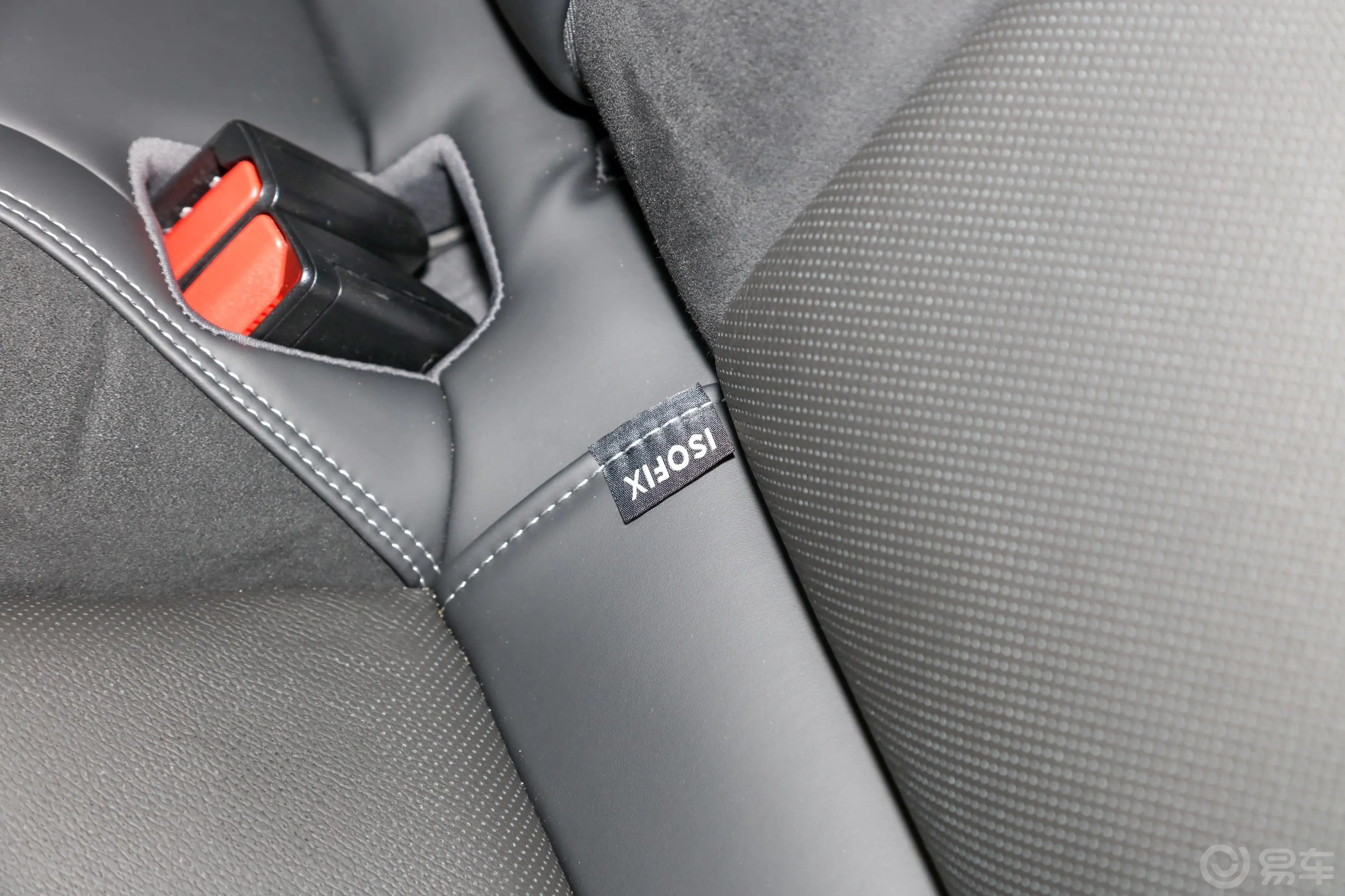 领克02 Hatchback2.0TD 双离合Pro儿童座椅接口