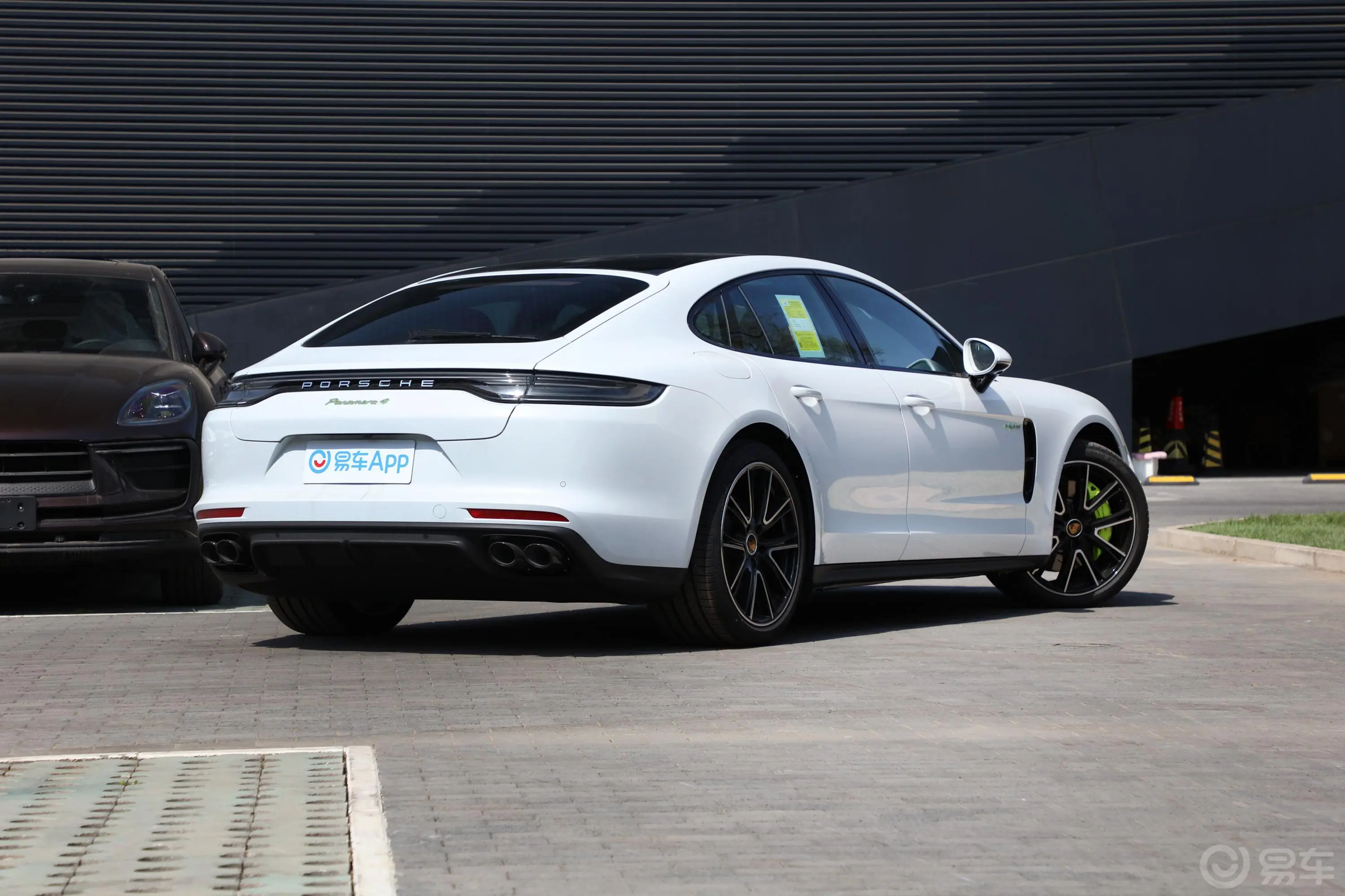 Panamera E-HybridPanamera 4 E-Hybrid 2.9T侧后45度车头向右水平