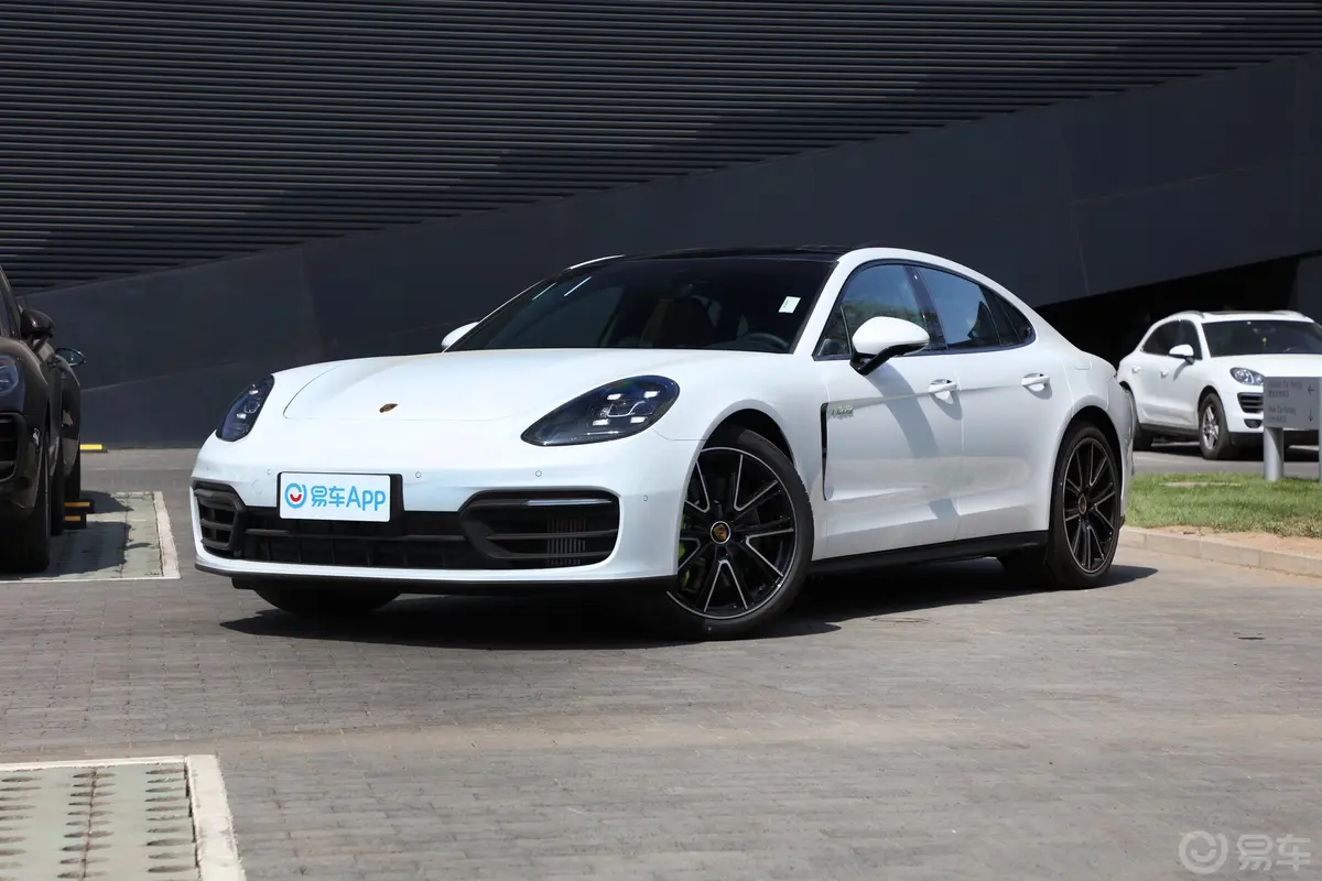 Panamera E-HybridPanamera 4 E-Hybrid 2.9T侧前45度车头向左水平