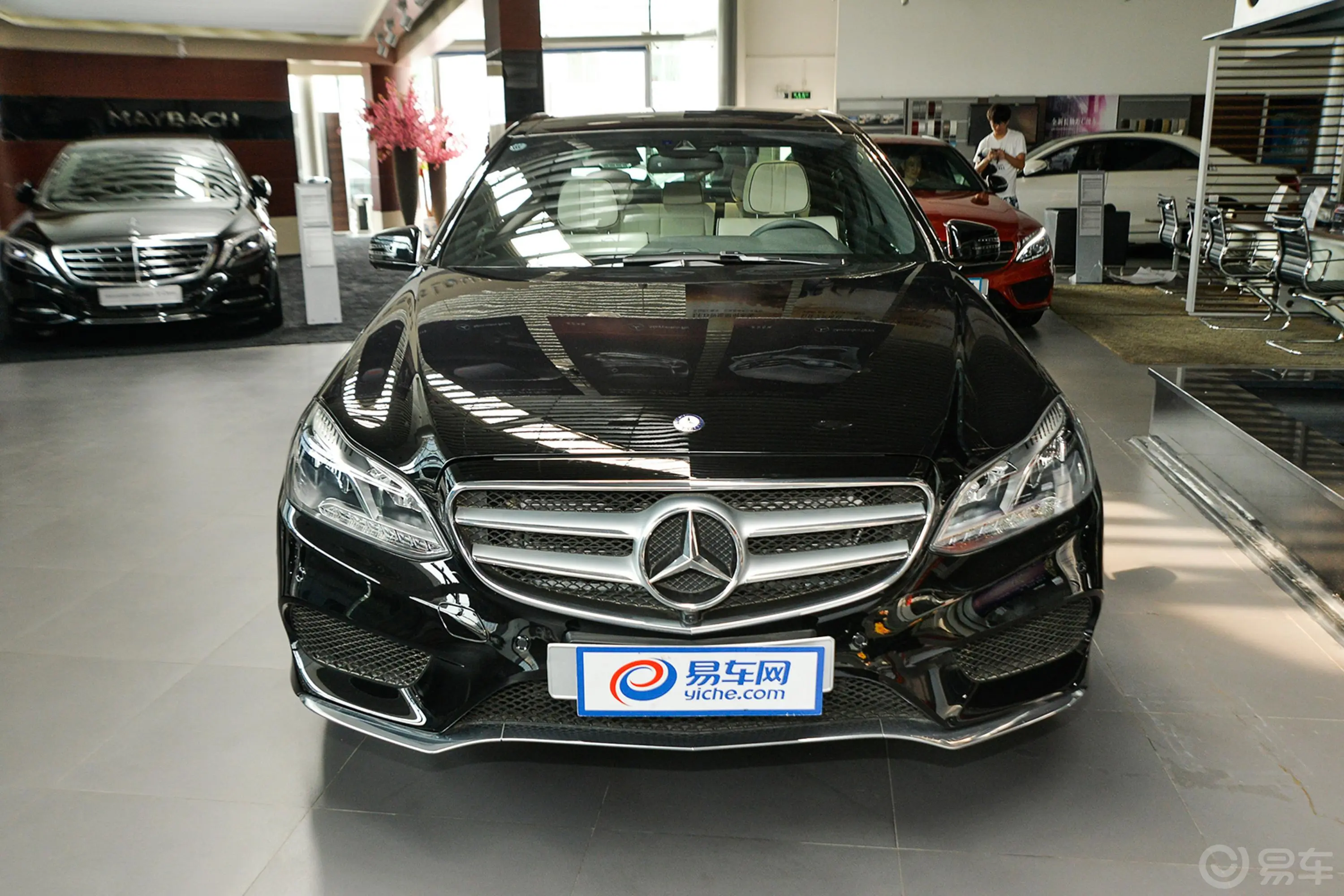 奔驰E级E 320 L 4MATIC 运动轿车外观