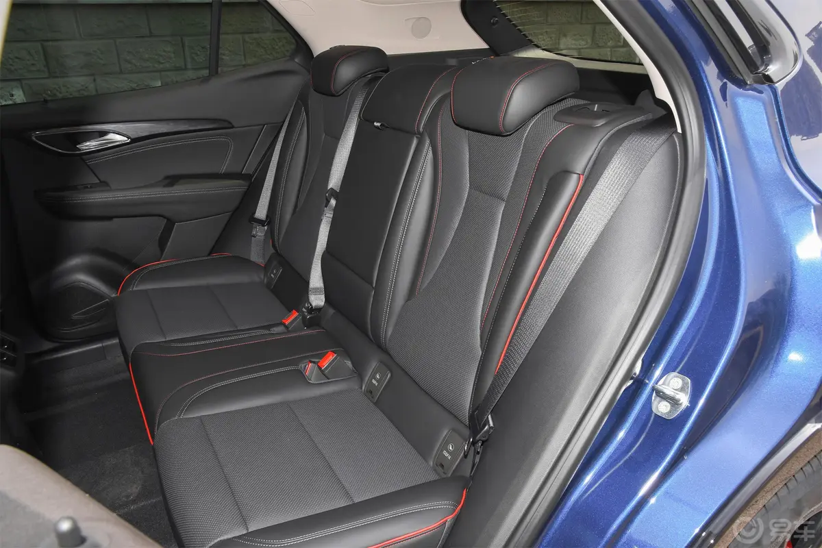 昂科威改款 昂科威S GS 两驱 智享运动型后备厢空间特写