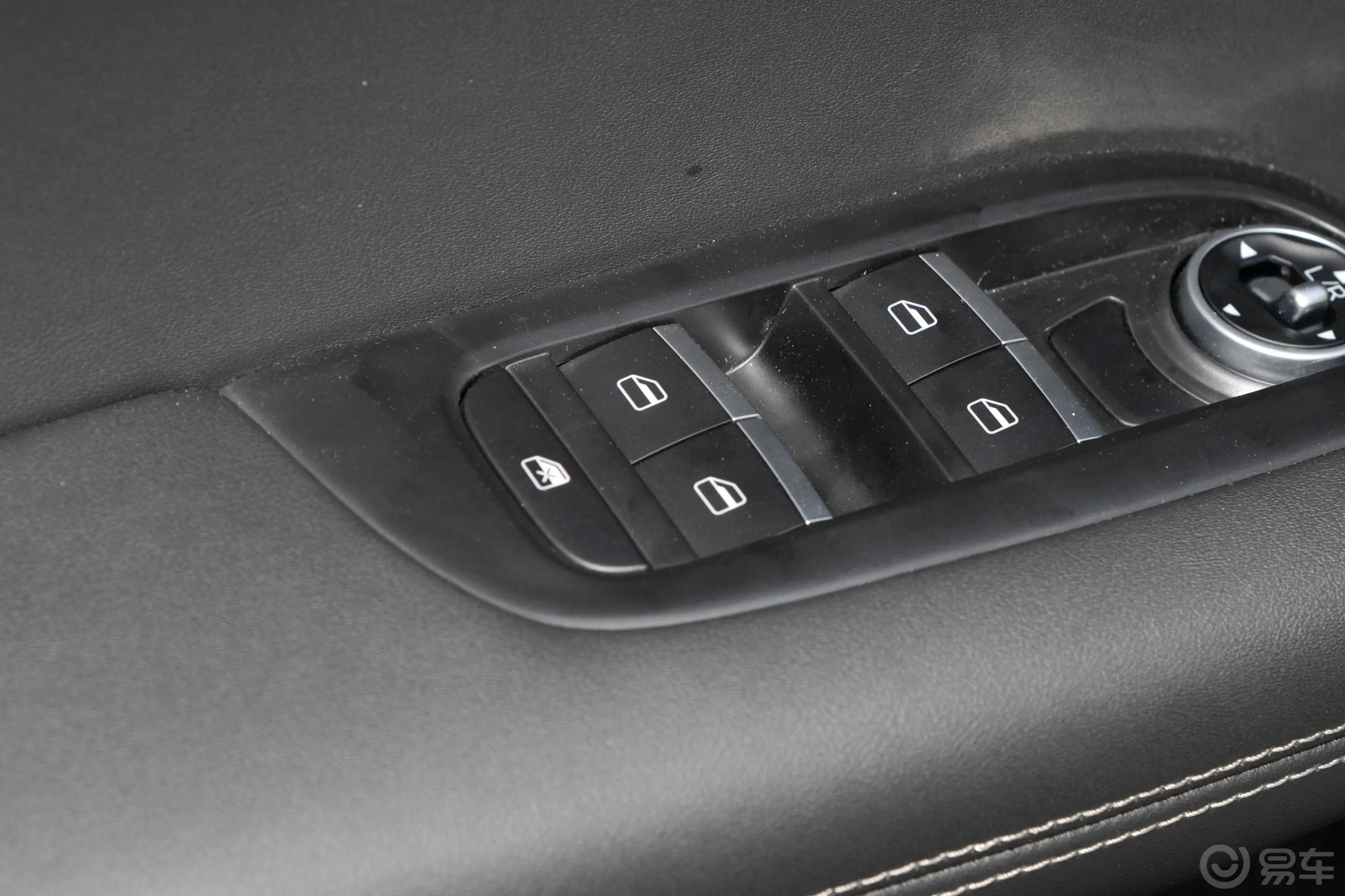 瑞虎7 PLUS鲲鹏版 1.6T 双离合豪华型+车窗调节整体