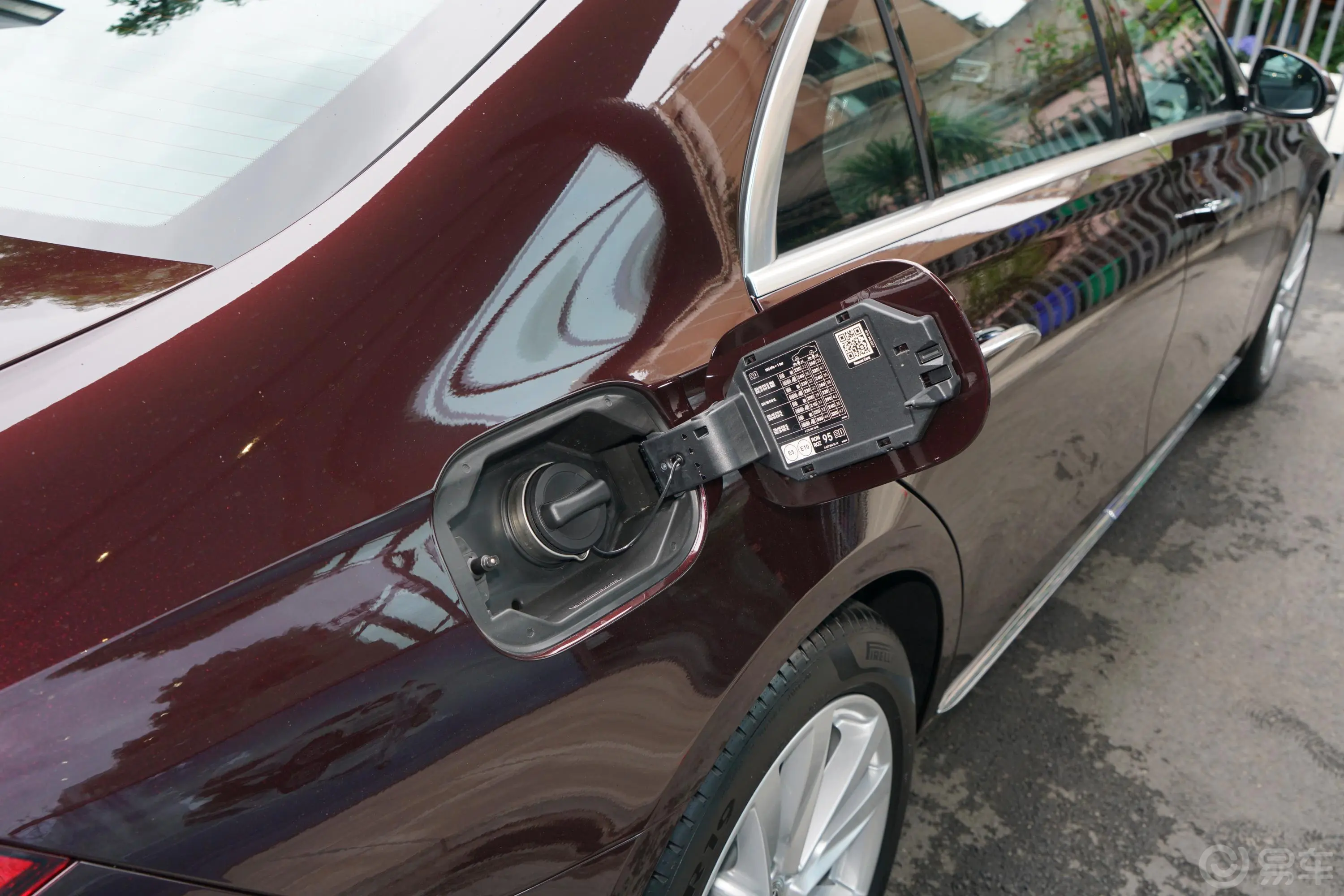 奔驰S级改款 S 400 L 商务型外观