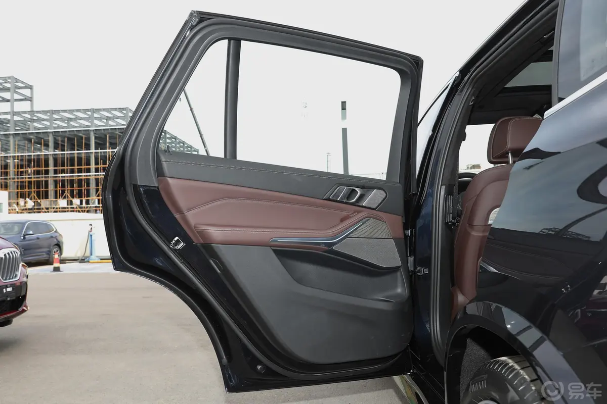 宝马X5xDrive40Li 尊享型M运动套装驾驶员侧后车门