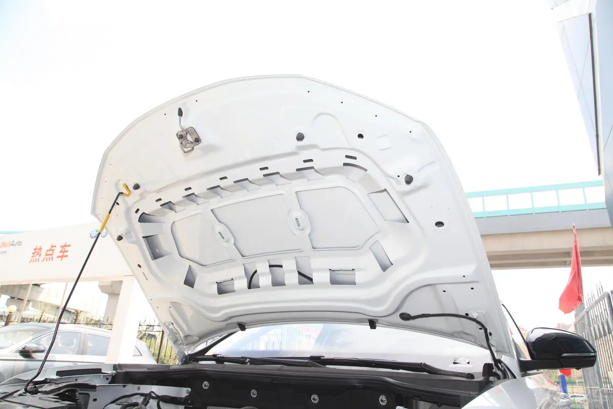 捷达VS7熊猫版 280TSI 自动荣耀型Pro发动机舱盖内侧