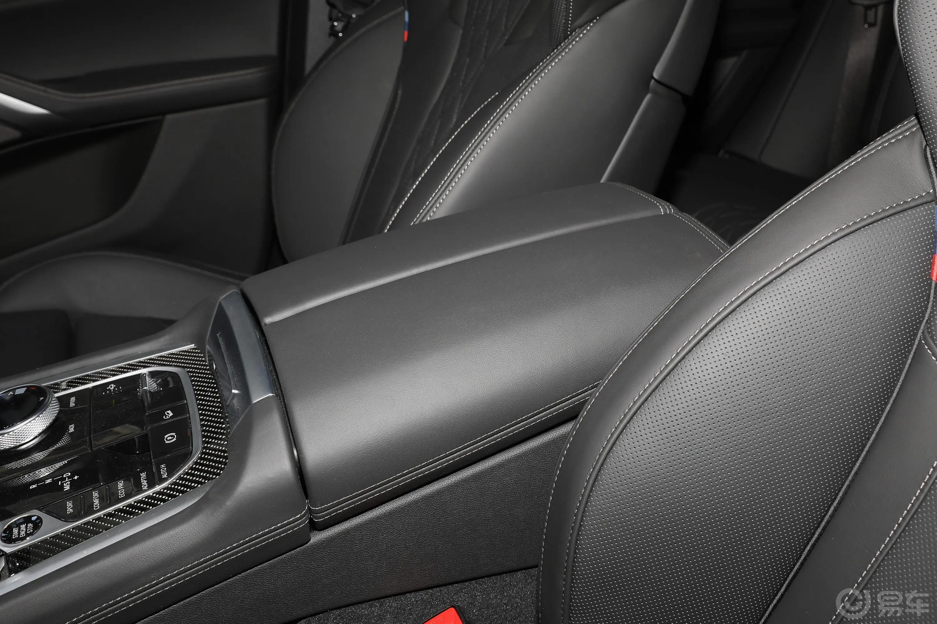 宝马X6改款 xDrive40i 尊享型 M运动套装前排中央扶手