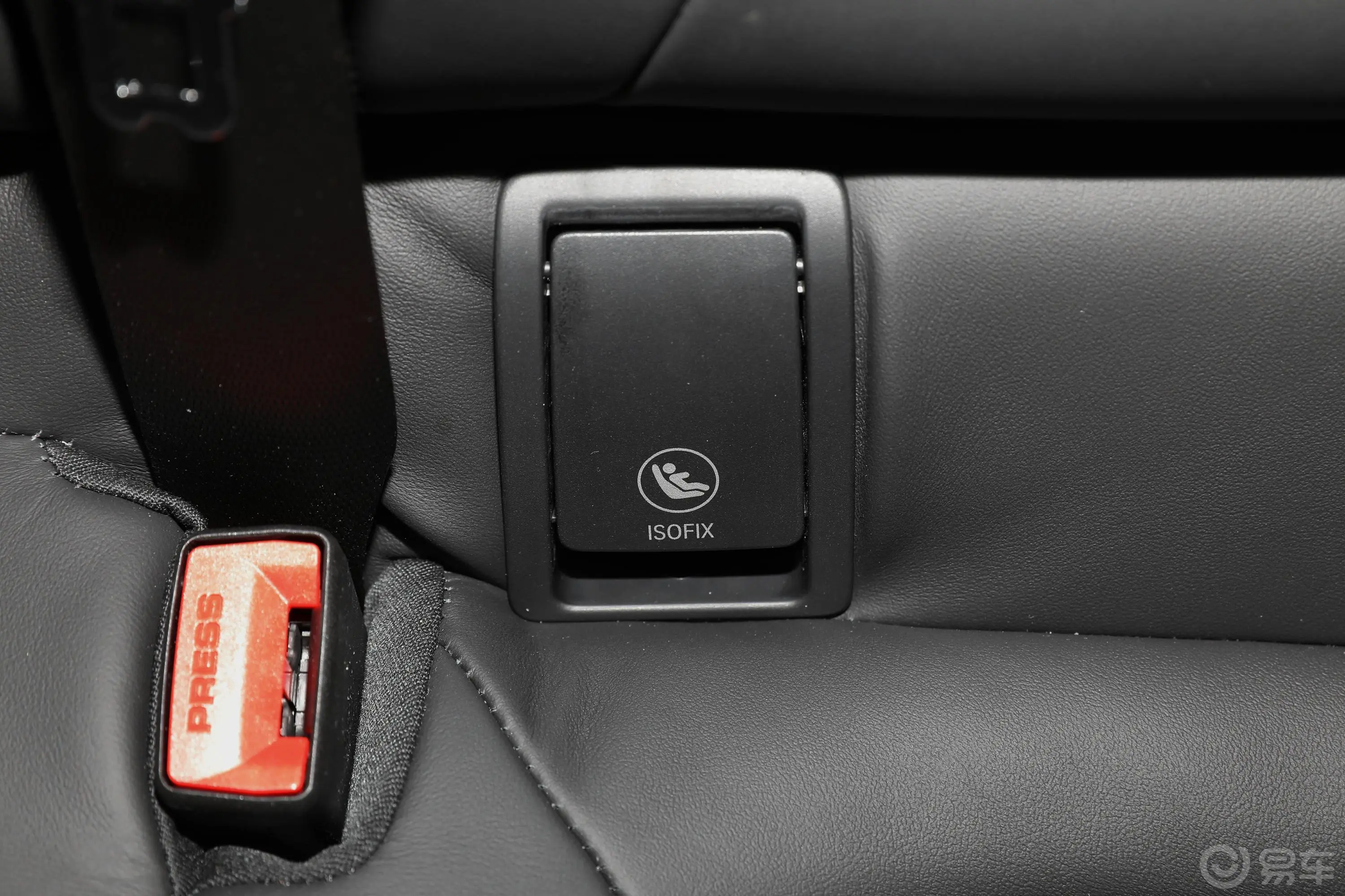 宝马X6改款 xDrive40i 尊享型 M运动套装儿童座椅接口