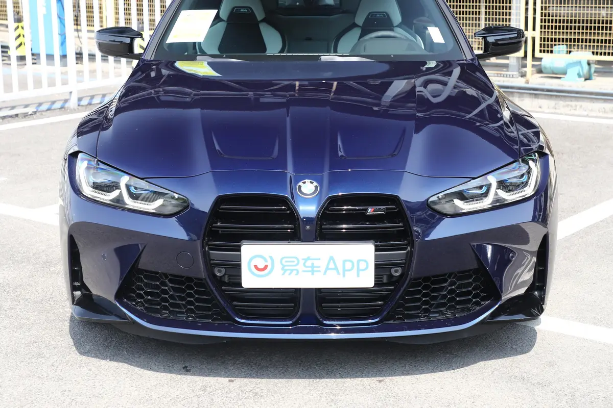 宝马M4M4 敞篷轿跑车 M xDrive 雷霆版外观