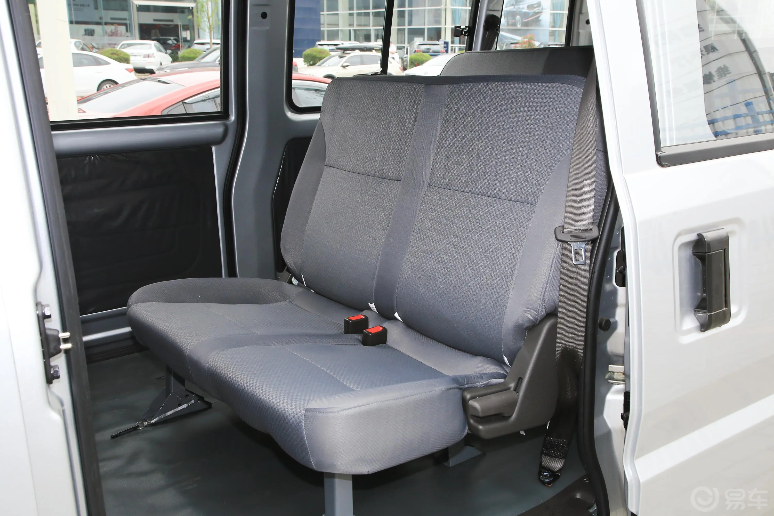 五菱荣光EV300km 客车版基本型 宁德时代 7座后排座椅