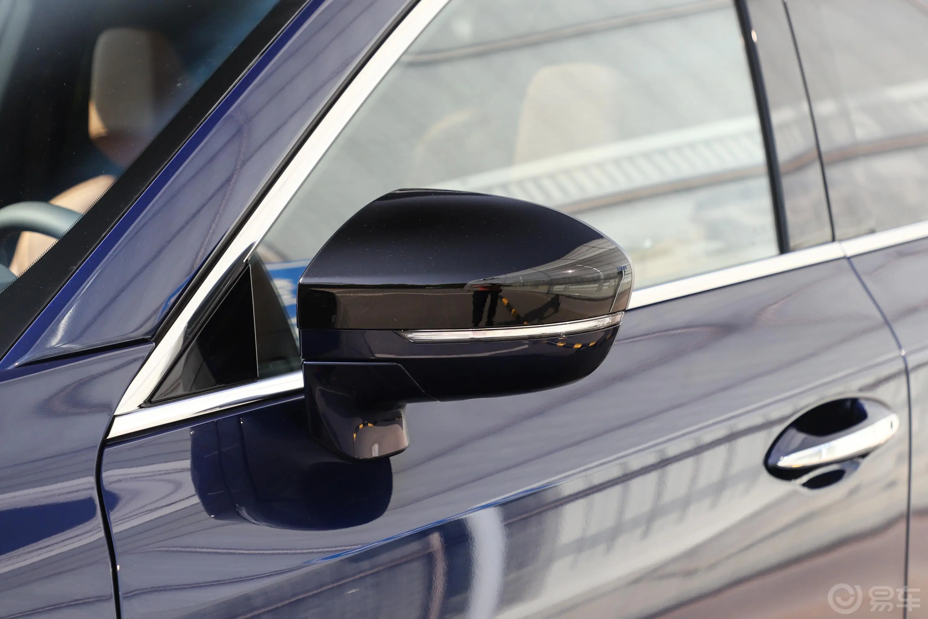 英菲尼迪QX602.0T 手自一体 四驱 豪华版主驾驶后视镜背面