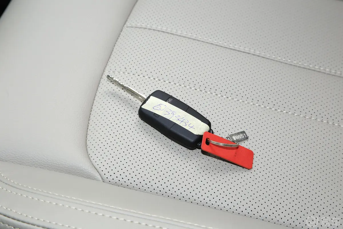 菱智PLUS2.0L 手动 标准型 9座 CNG中控