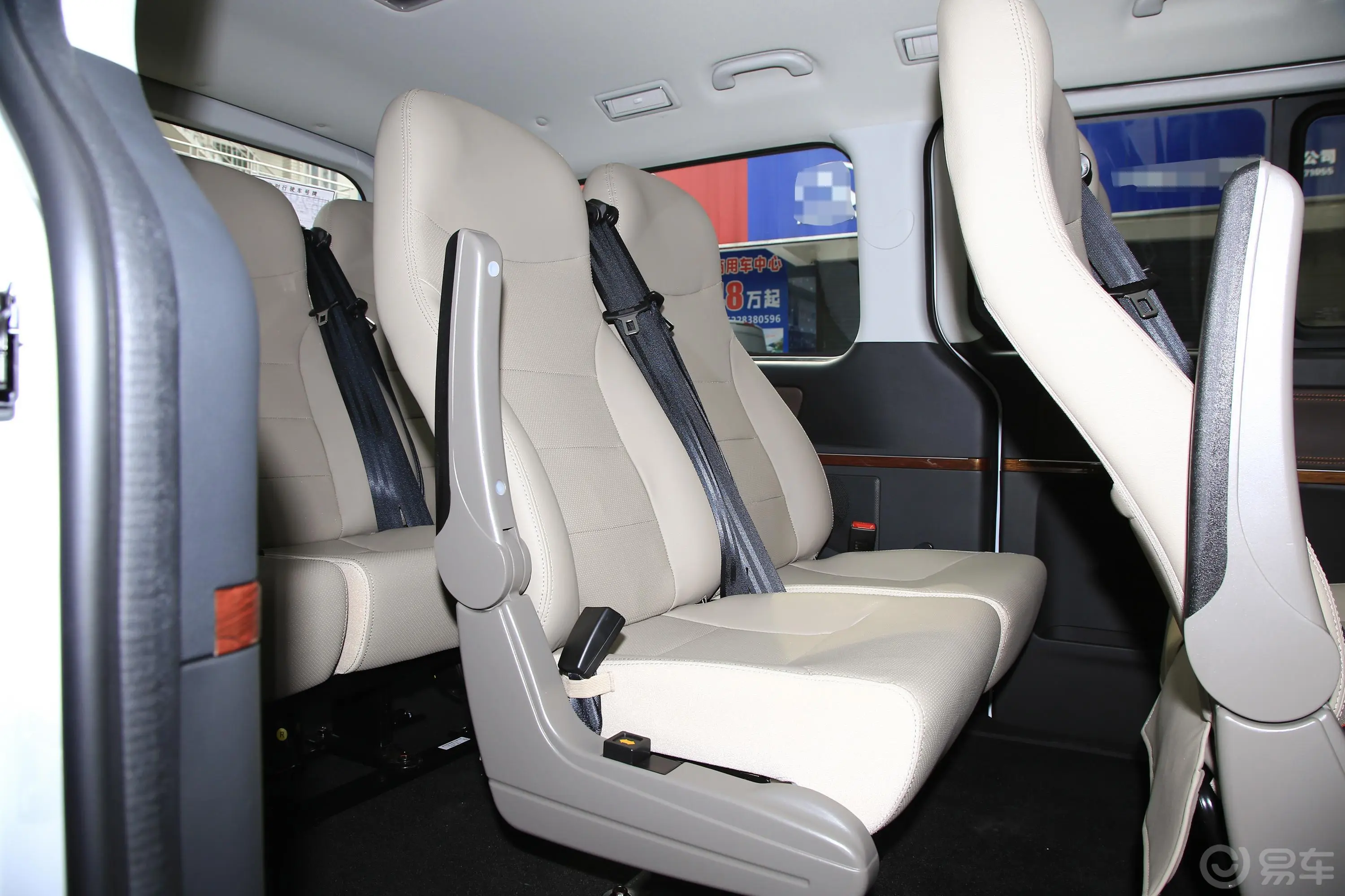 菱智PLUS2.0L 手动 标准型 9座 CNG第三排座椅