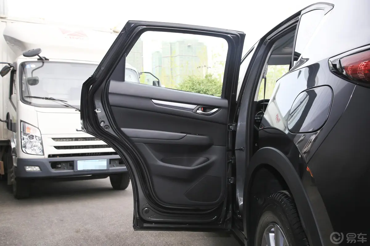 马自达CX-52.0L 两驱舒适型驾驶员侧后车门