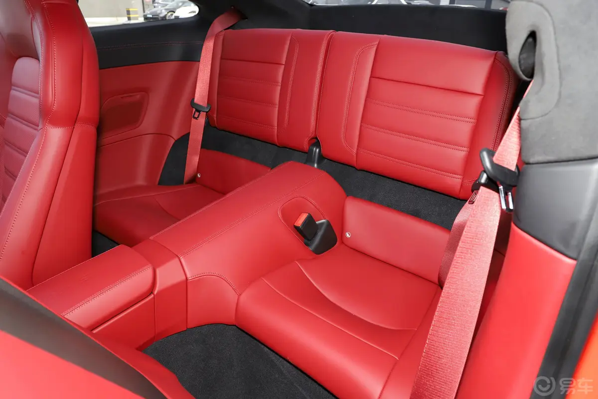 保时捷911Turbo S 3.7T后排座椅