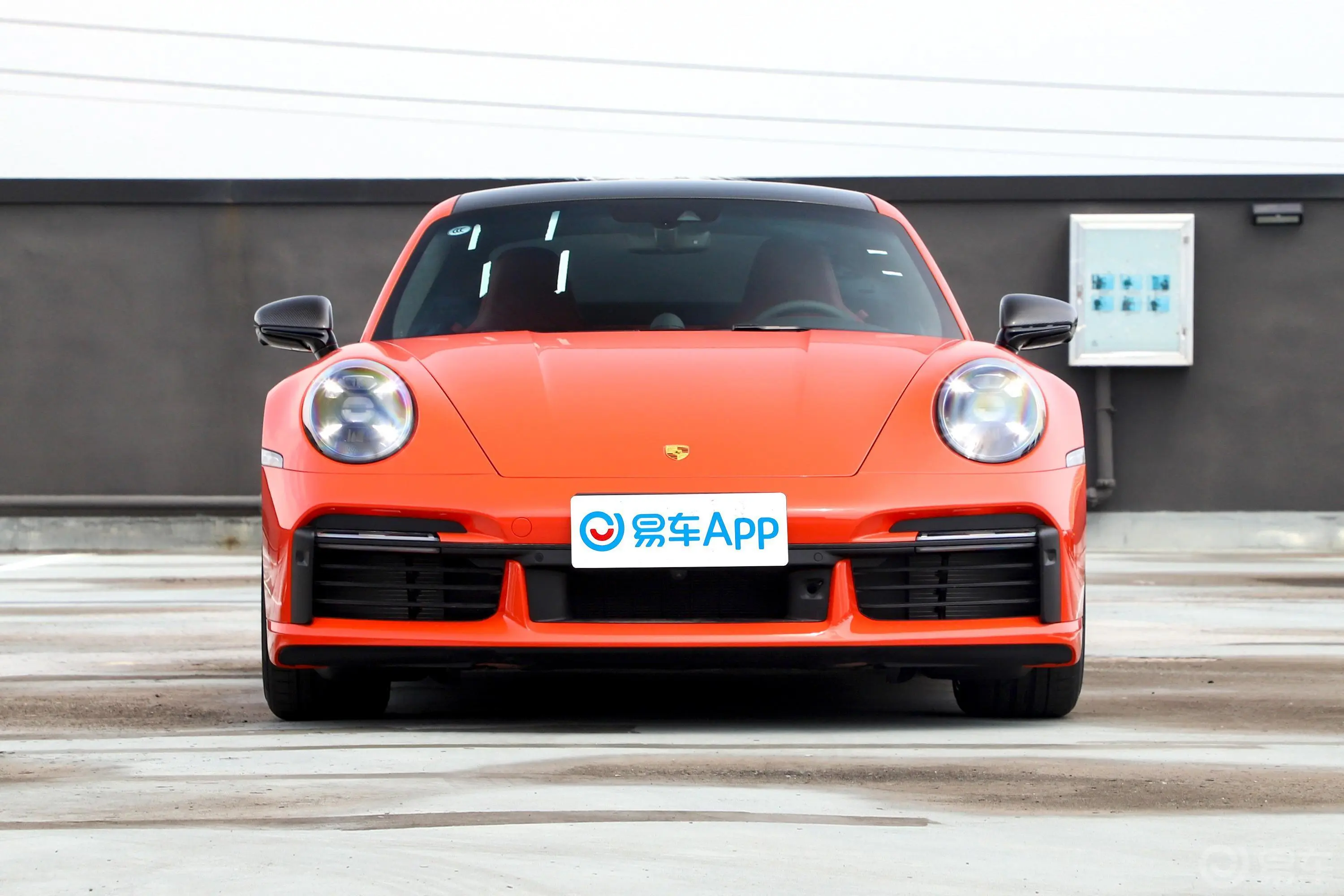 保时捷911Turbo S 3.7T正前水平