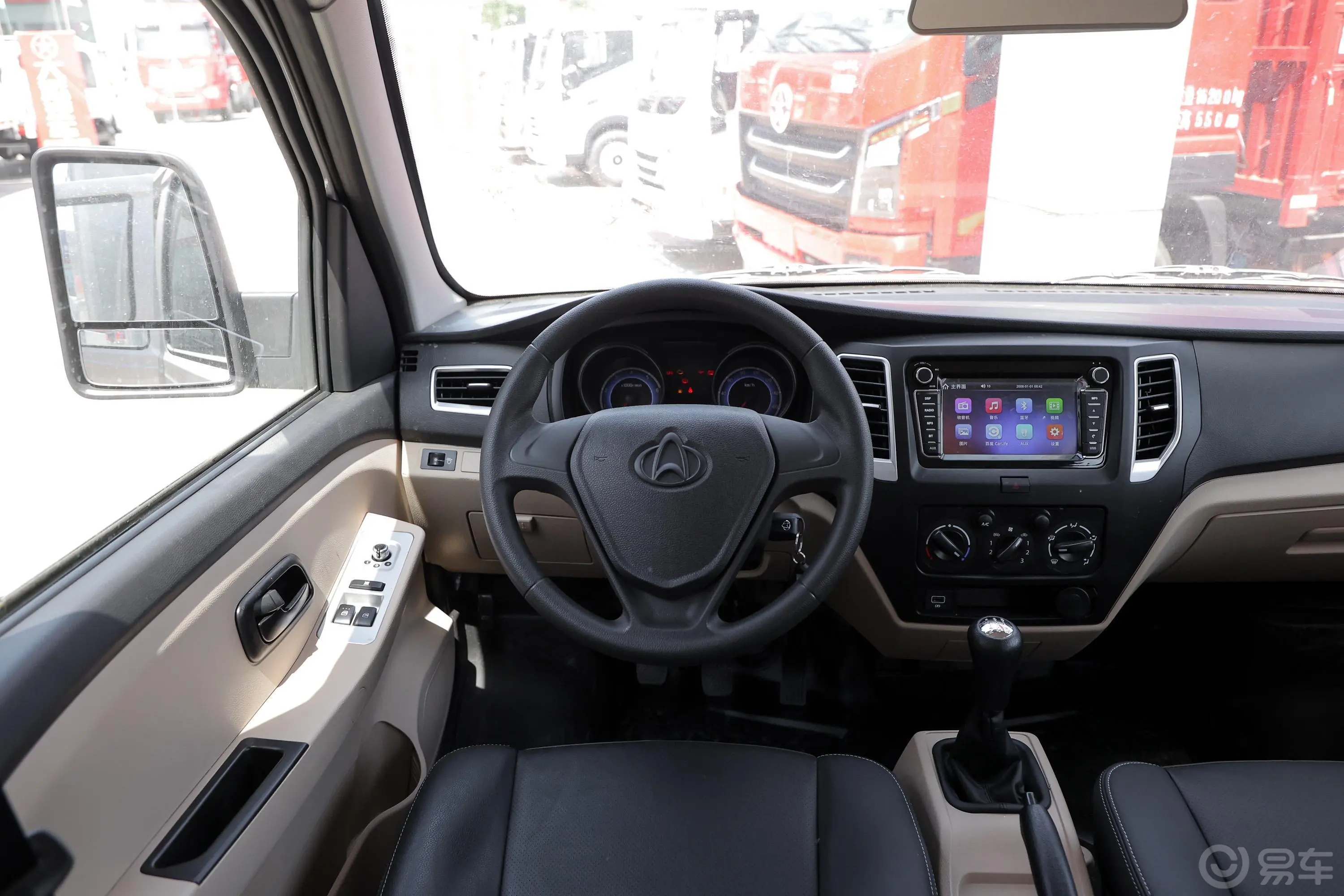 新豹T5东安1.6L 122马力 2.535米厢货 双排  舒适版 汽油 国Ⅵ驾驶位区域