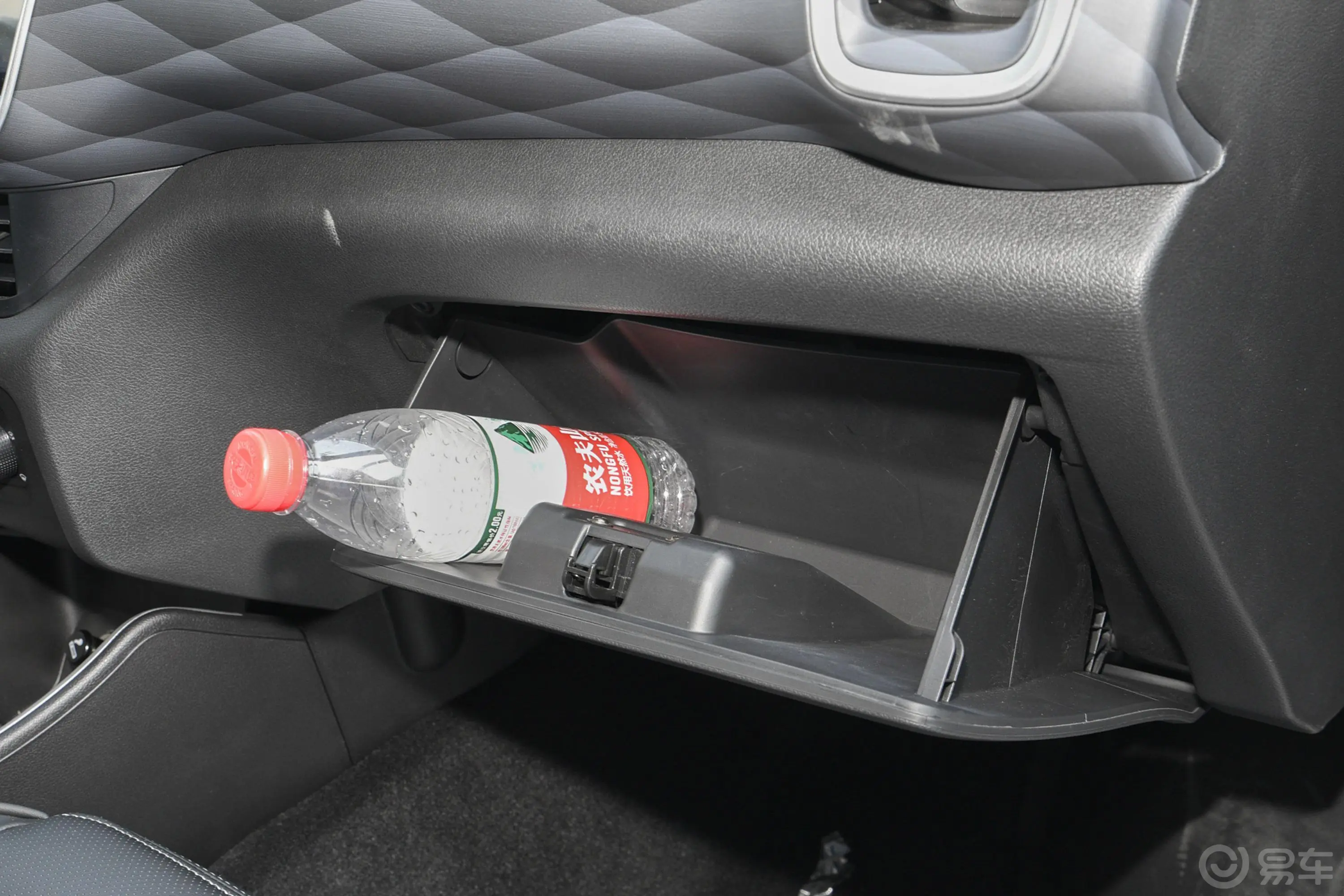 金海狮M经典旅行狮 1.5L 客车 6座内饰
