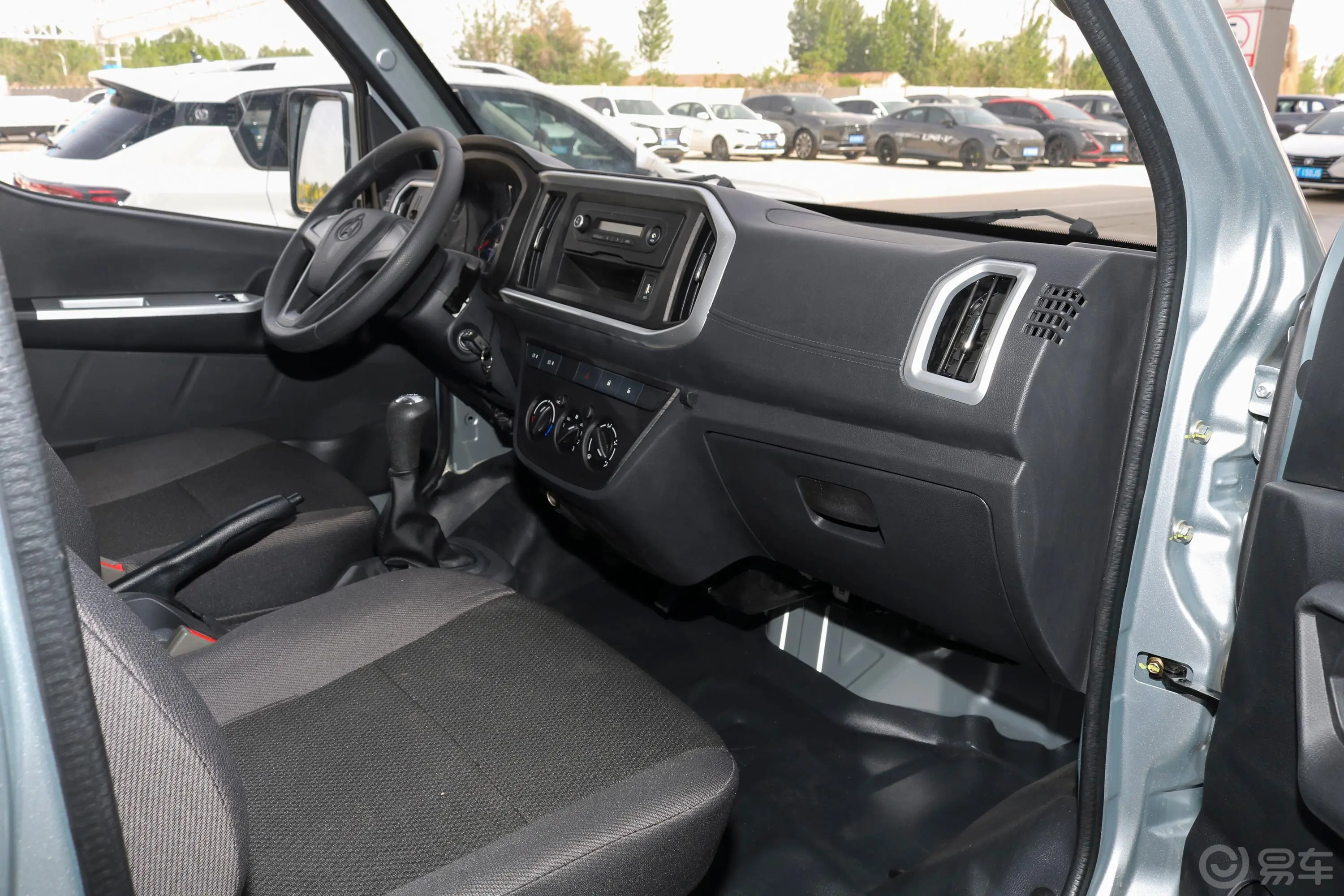 神骐T301.6L 单排3.6米钢板厢货舒适型内饰全景副驾驶员方向