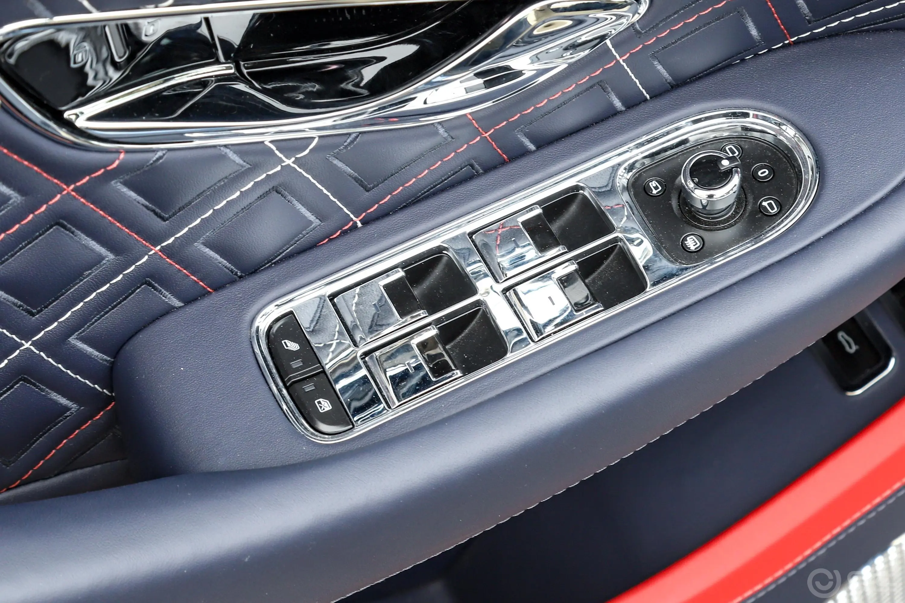 欧陆4.0T GT V8 Mulliner 敞篷版车窗调节整体