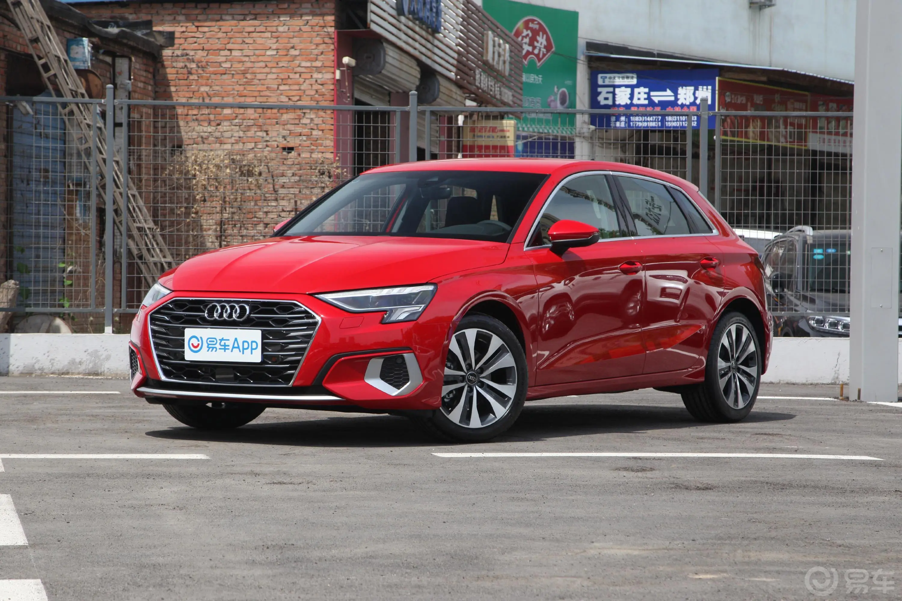 奥迪A3Sportback 35 TFSI 进取致雅型侧前45度车头向左水平