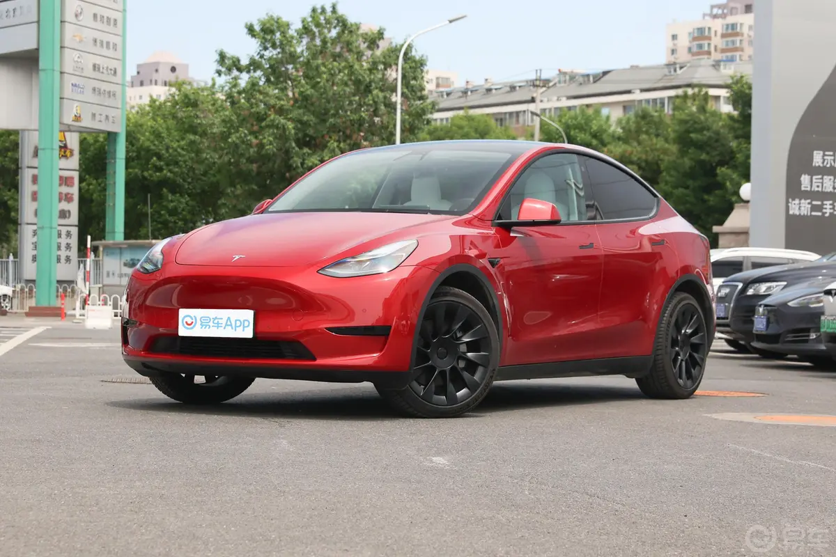 Model Y545km 后轮驱动版侧前45度车头向左水平