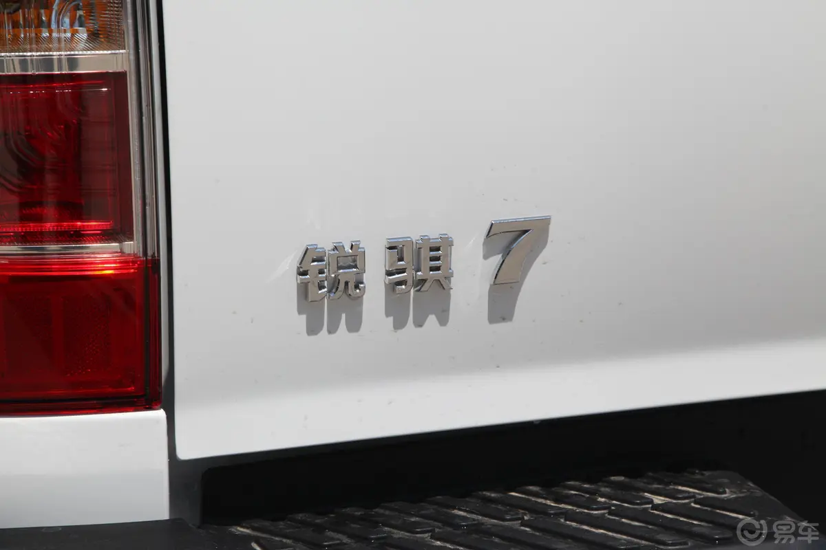 锐骐72.3T 手动两驱标准货箱标准型 柴油外观