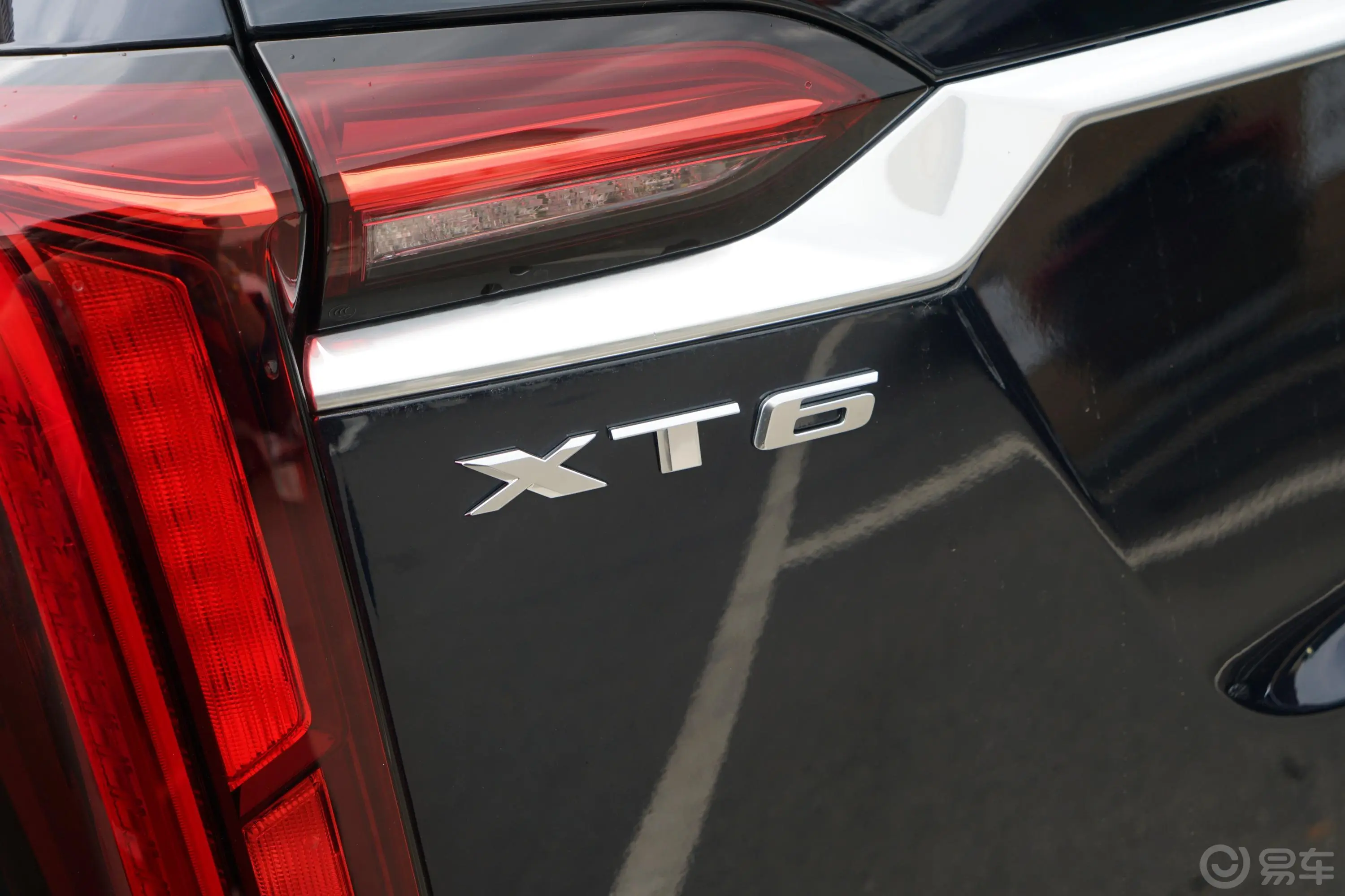 凯迪拉克XT6轻混 2.0T 四驱豪华型标准版 6座外观
