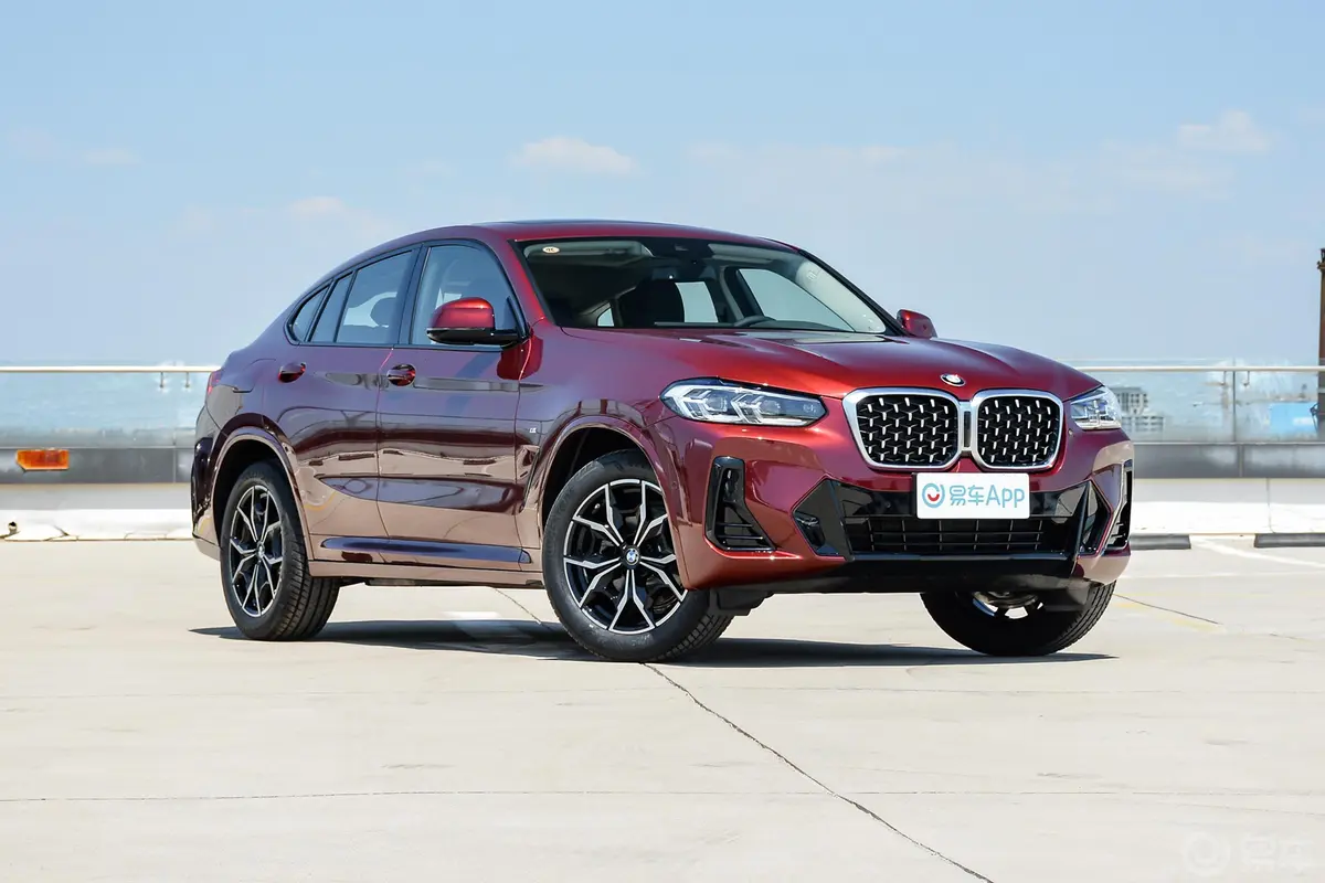 宝马X4xDrive25i M运动套装侧前45度车头向右水平