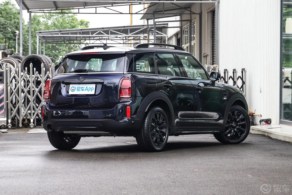 MINI COUNTRYMAN1.5T COOPER ALL4 黑标特别版侧后45度车头向右水平