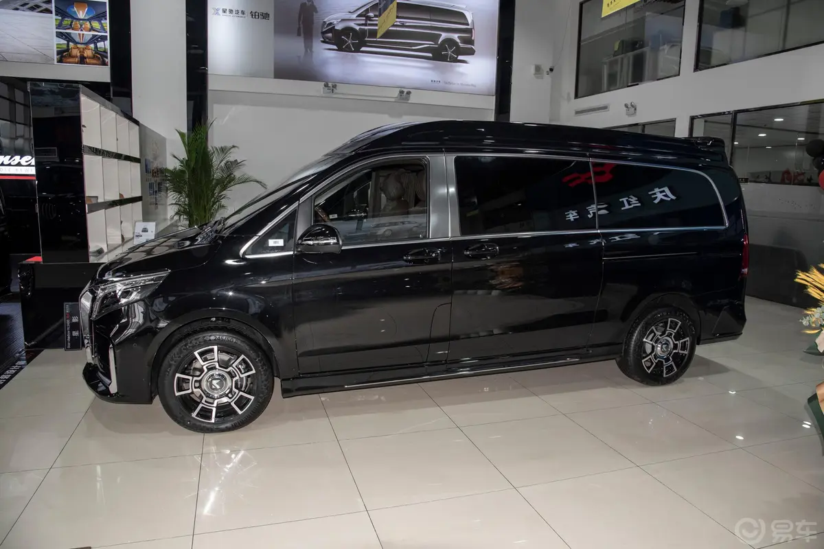 焜驰V级2.0T VLS600正侧车头向左水平