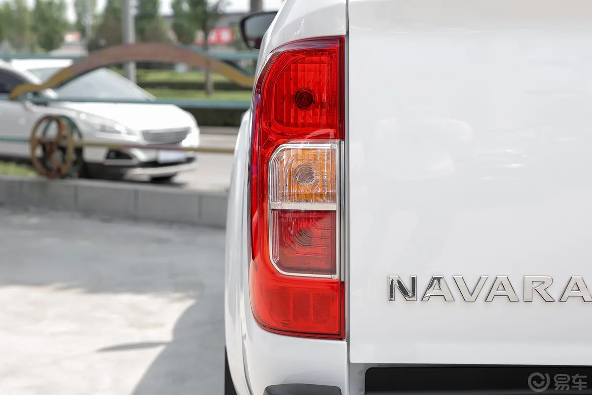 纳瓦拉改款 2.5L 手动两驱尊享型外观灯组