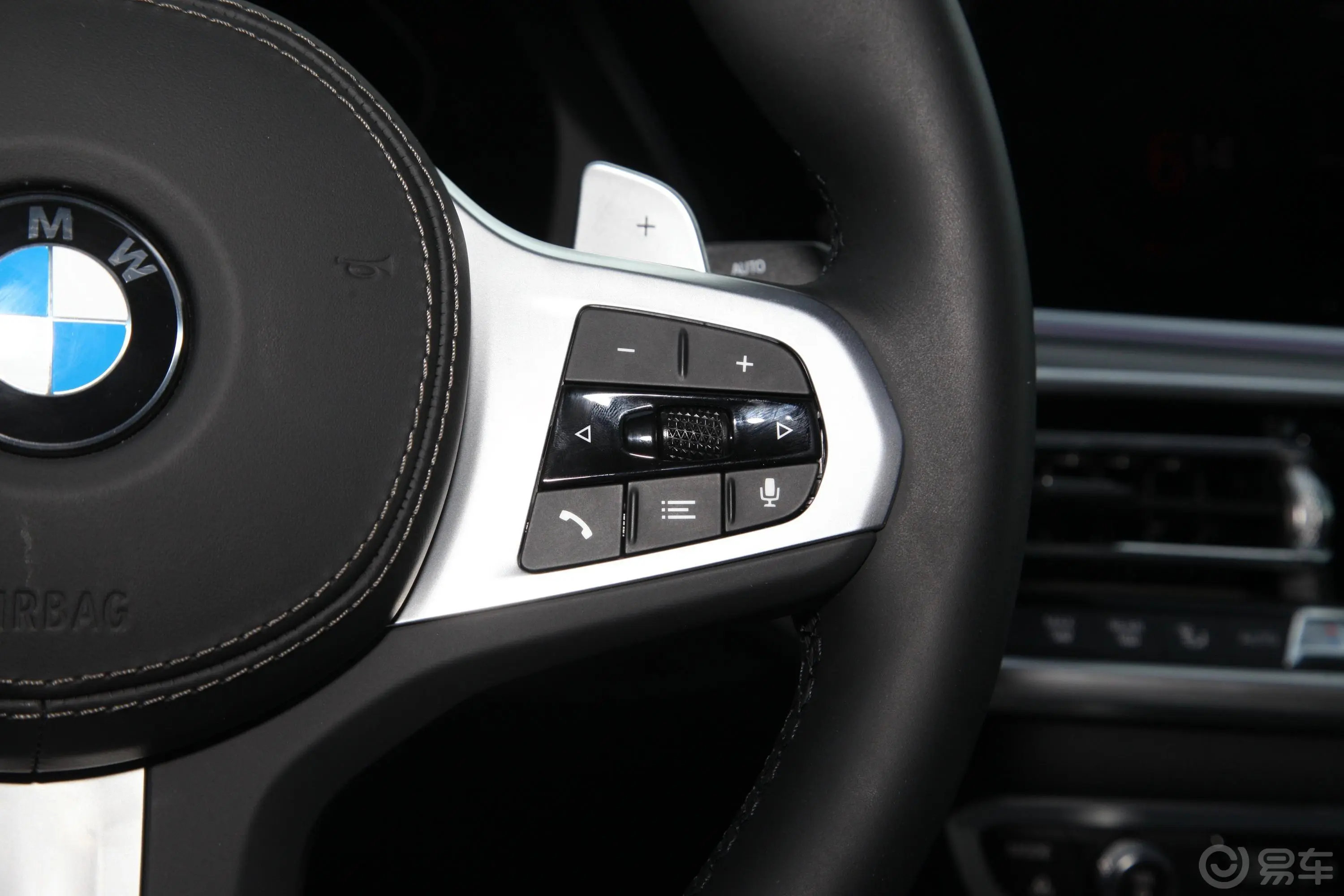 宝马X6xDrive30i M运动套装右侧方向盘功能按键